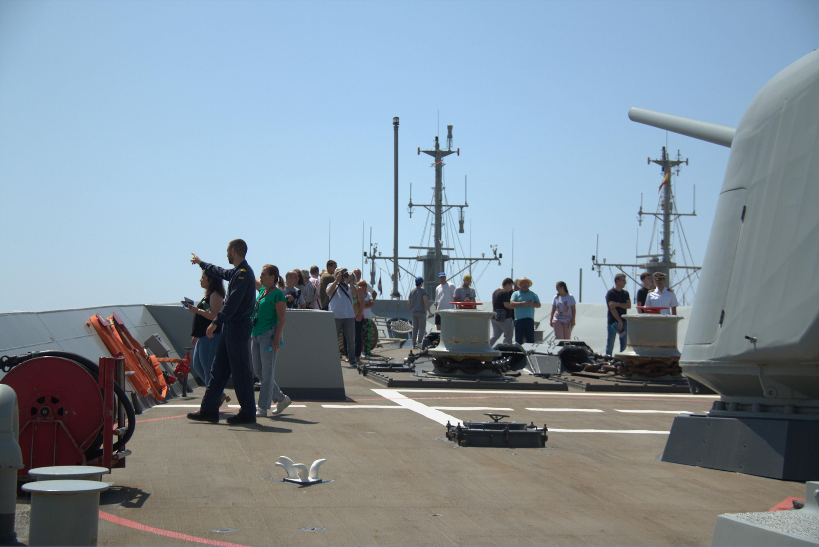 Éxito de participación para ver de cerca el despliegue de las Fuerzas Armadas en Motril