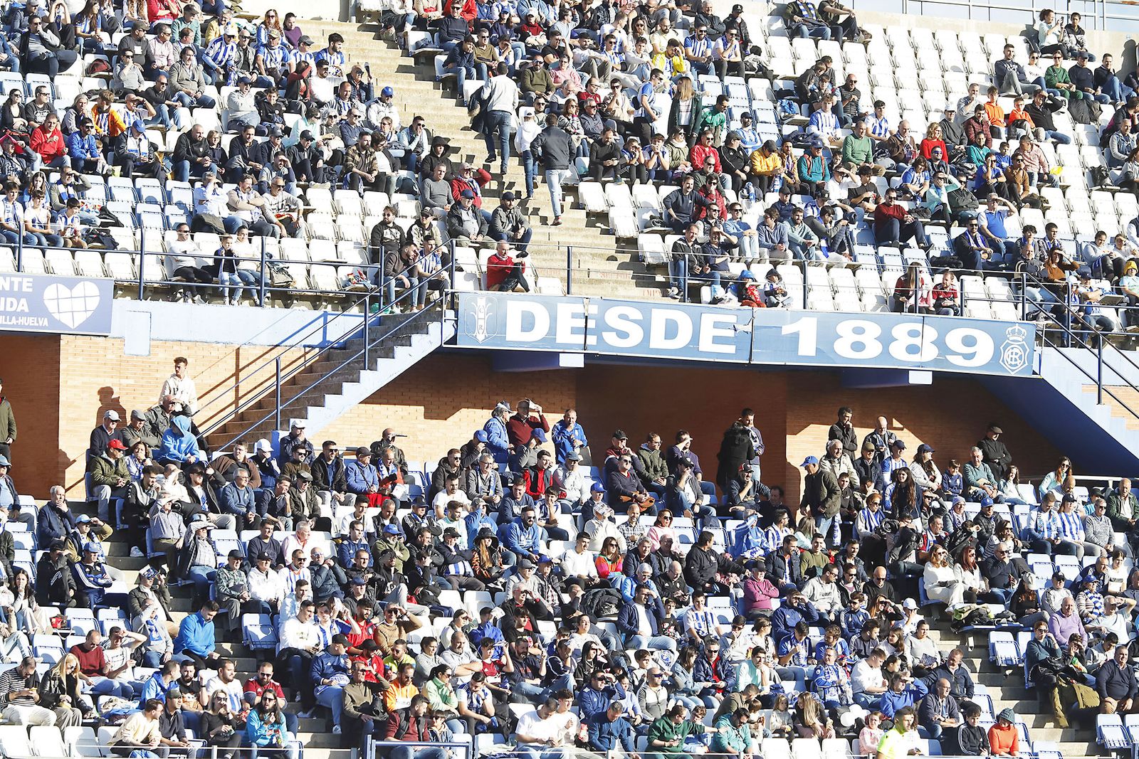 Imágenes del ambiente en el encuentro entre el Recreativo de Huelva y el Real Murcia