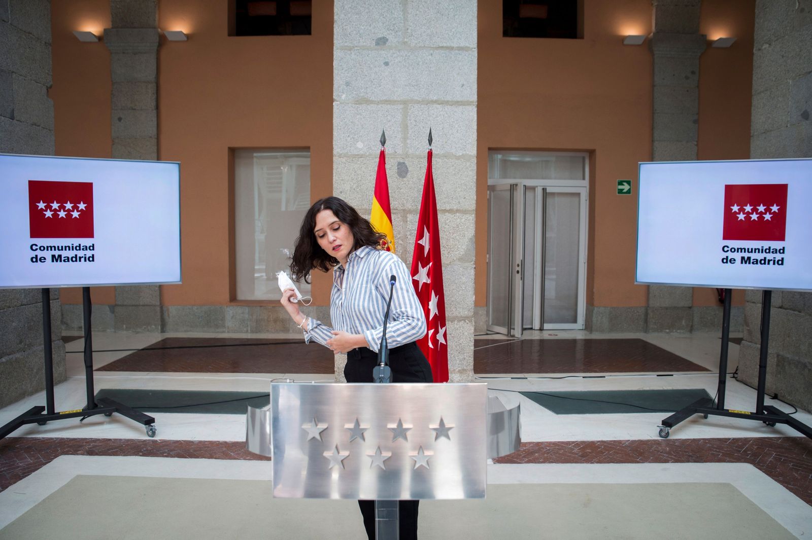 La presidenta en funciones de la Comunidad de Madrid, Isabel Díaz Ayuso, en rueda de prensa tras la reunión del Consejo de Gobierno, este miércoles.