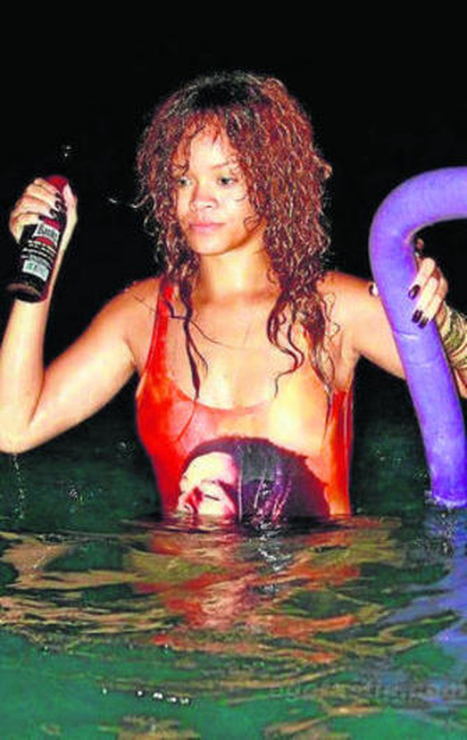 Diseños muy osados en los bañadores de Rihanna y JLO