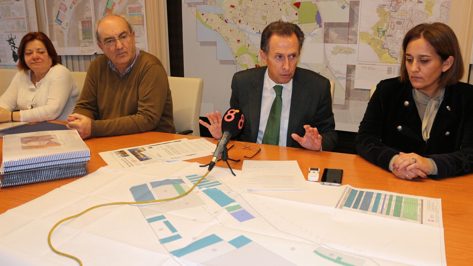 Rueda de prensa ofrecida por los responsables municipales para explicar la aprobación del Plan Especial.
