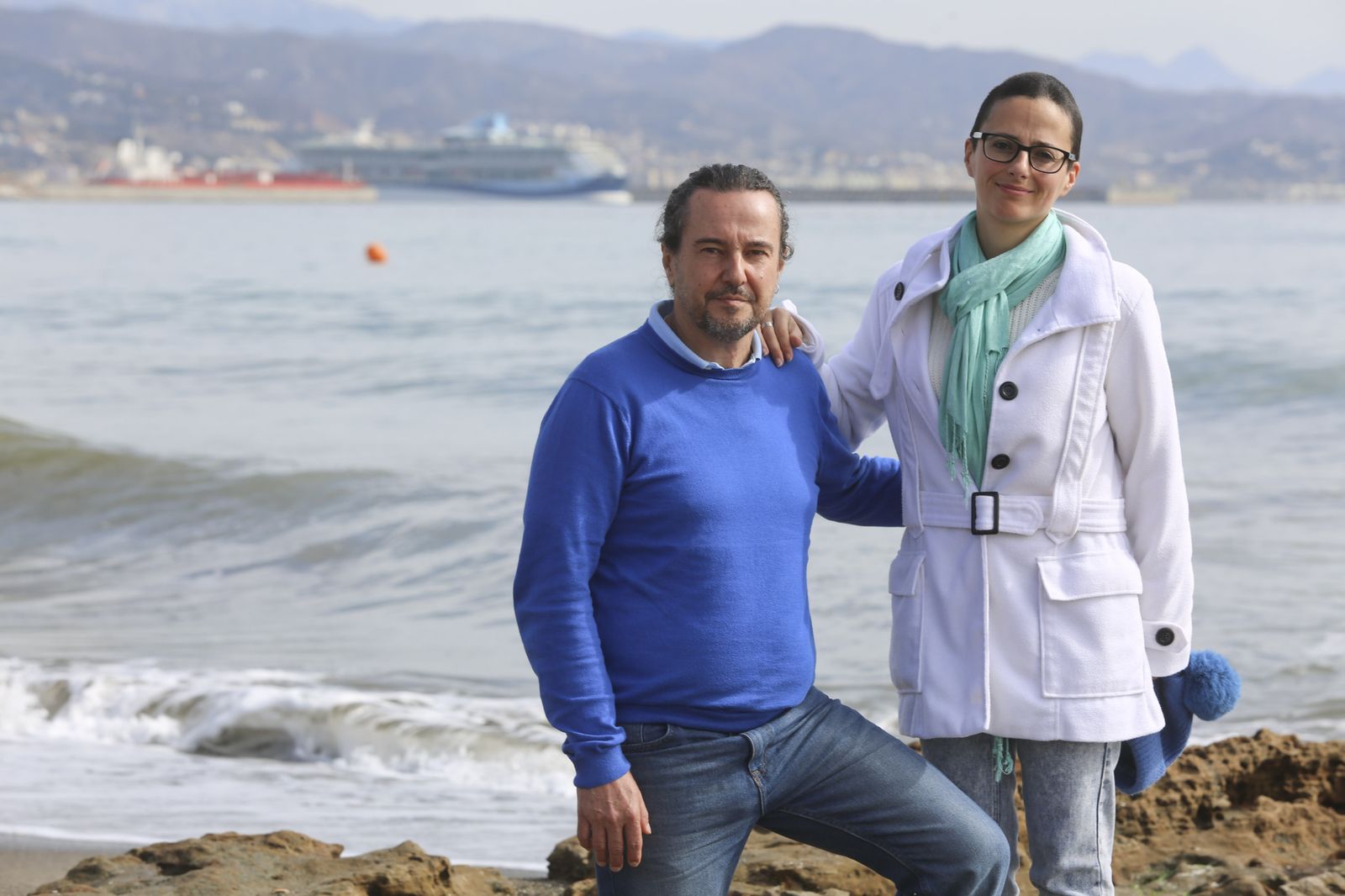 José Luis Sánchez y Mercedes Cárdenas Rebollo en la playa de la Misericordia.