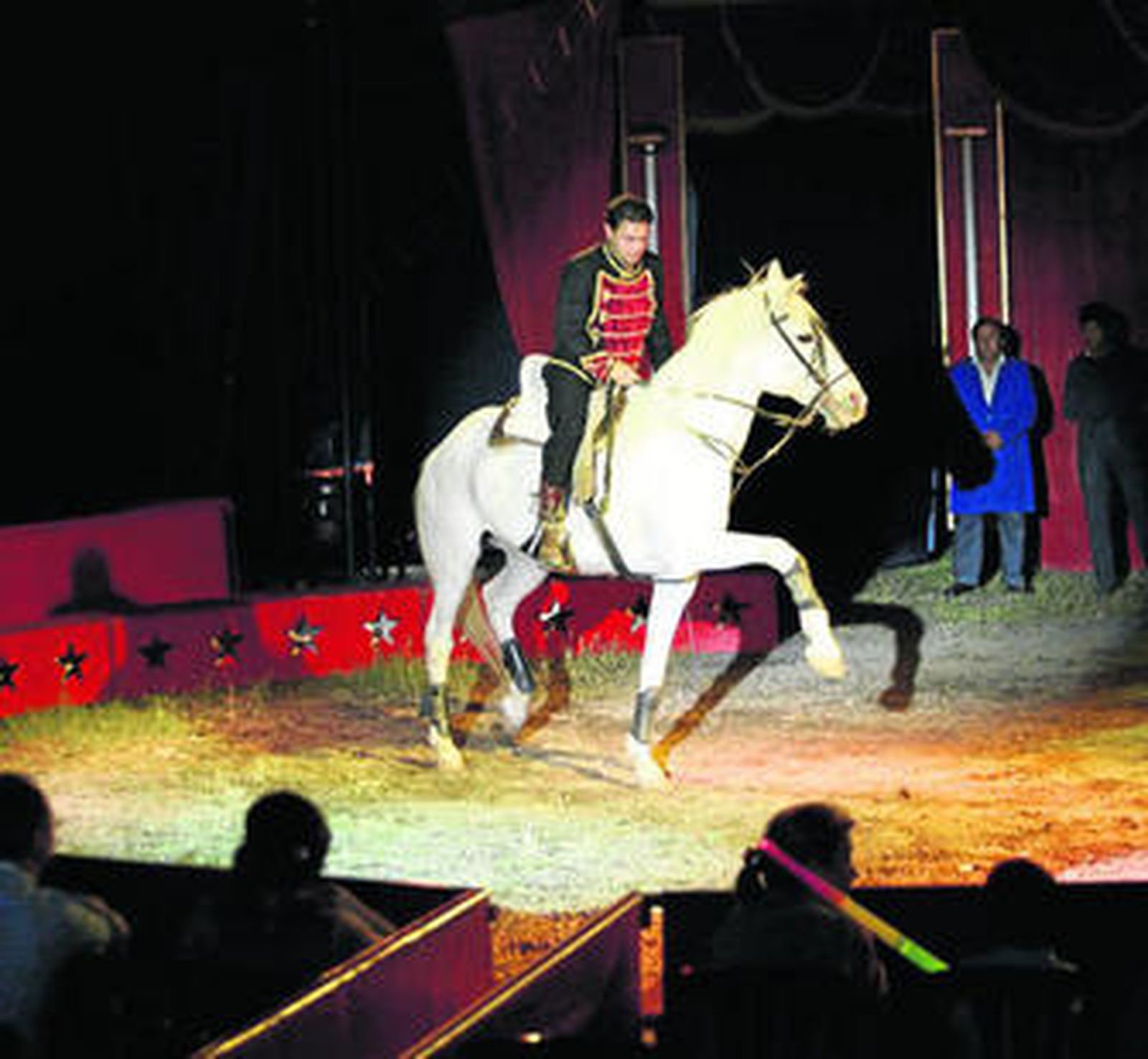 El domador David Elis, en un momento de su número.