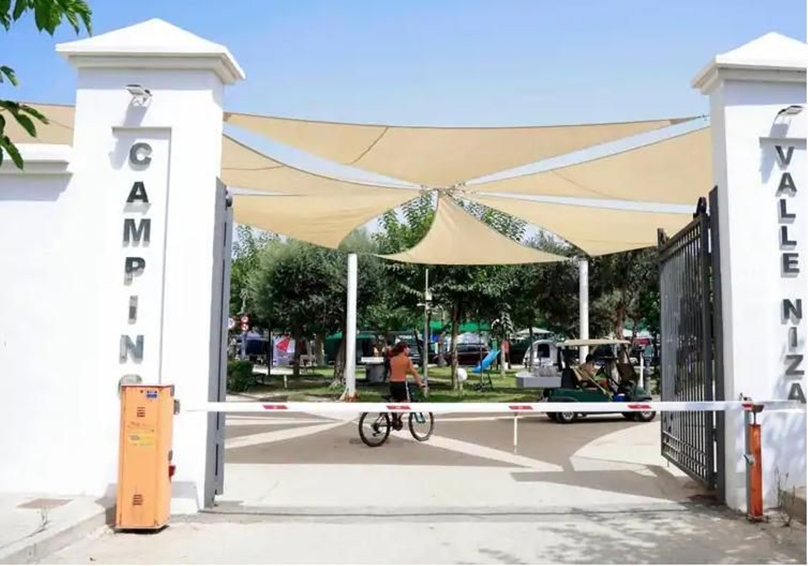 La entrada del Camping Valle Niza, en Málaga. La entrada del Camping Valle Niza, en Málaga.