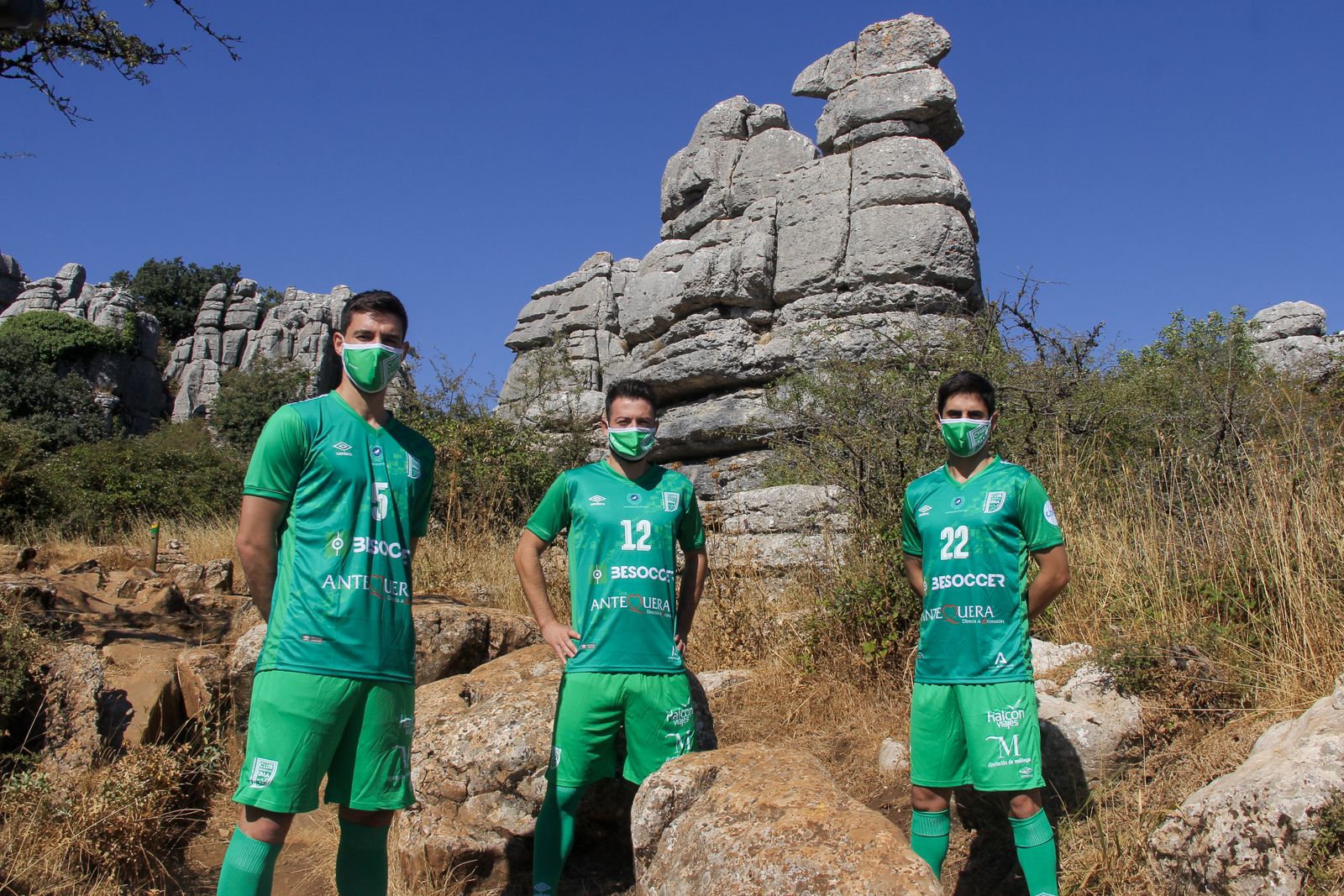 Las fotos de las nuevas equipaciones del UMA Antequera