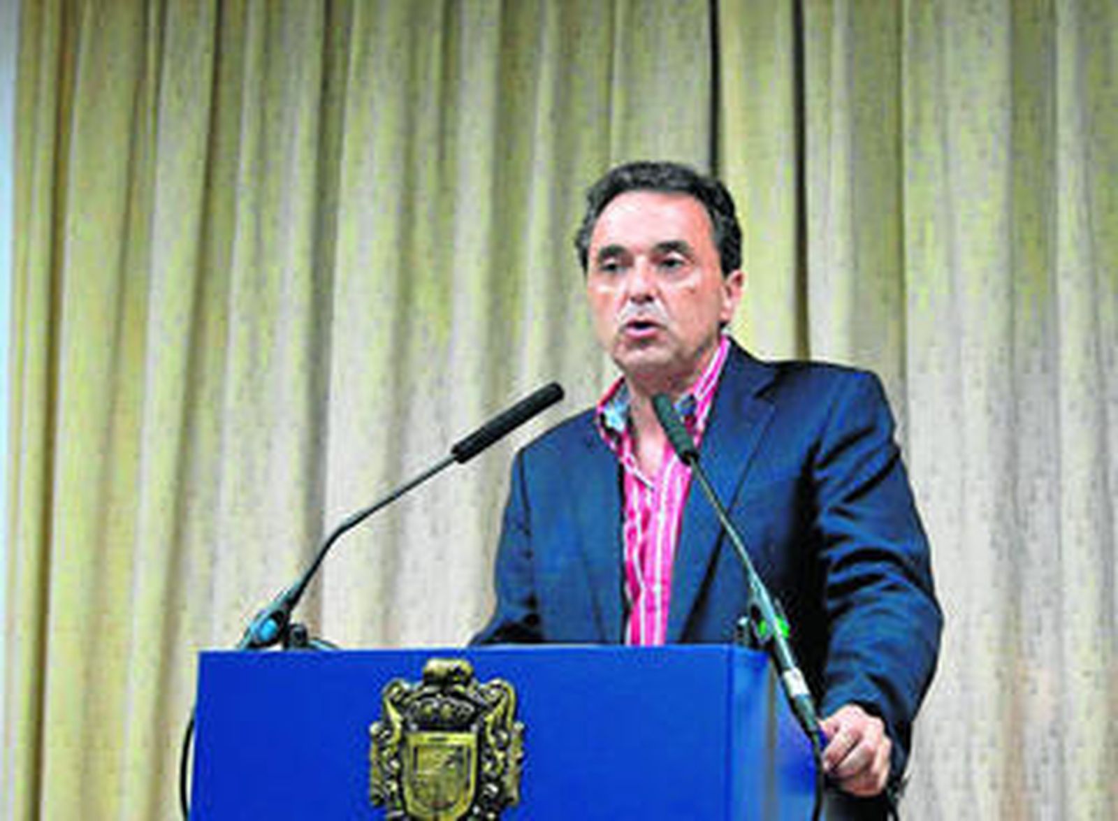 El alclade, José Ortiz, durante una rueda de prensa.