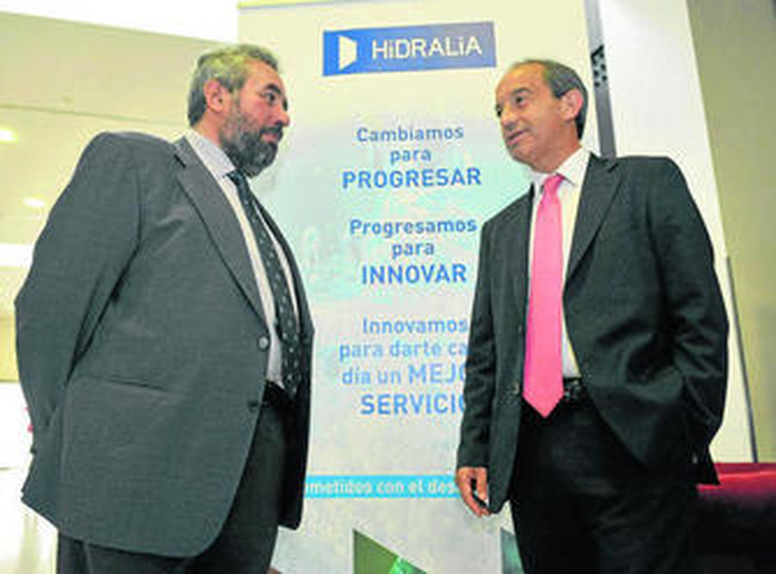 Fernando Rincón, director de Clientes de Hidralia, junto al director general de la compañía, Javier Segovia.