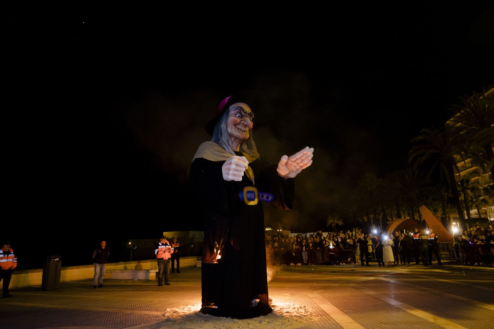 Las imágenes de la quema de la Bruja Piti y espectáculo de luz y sonido