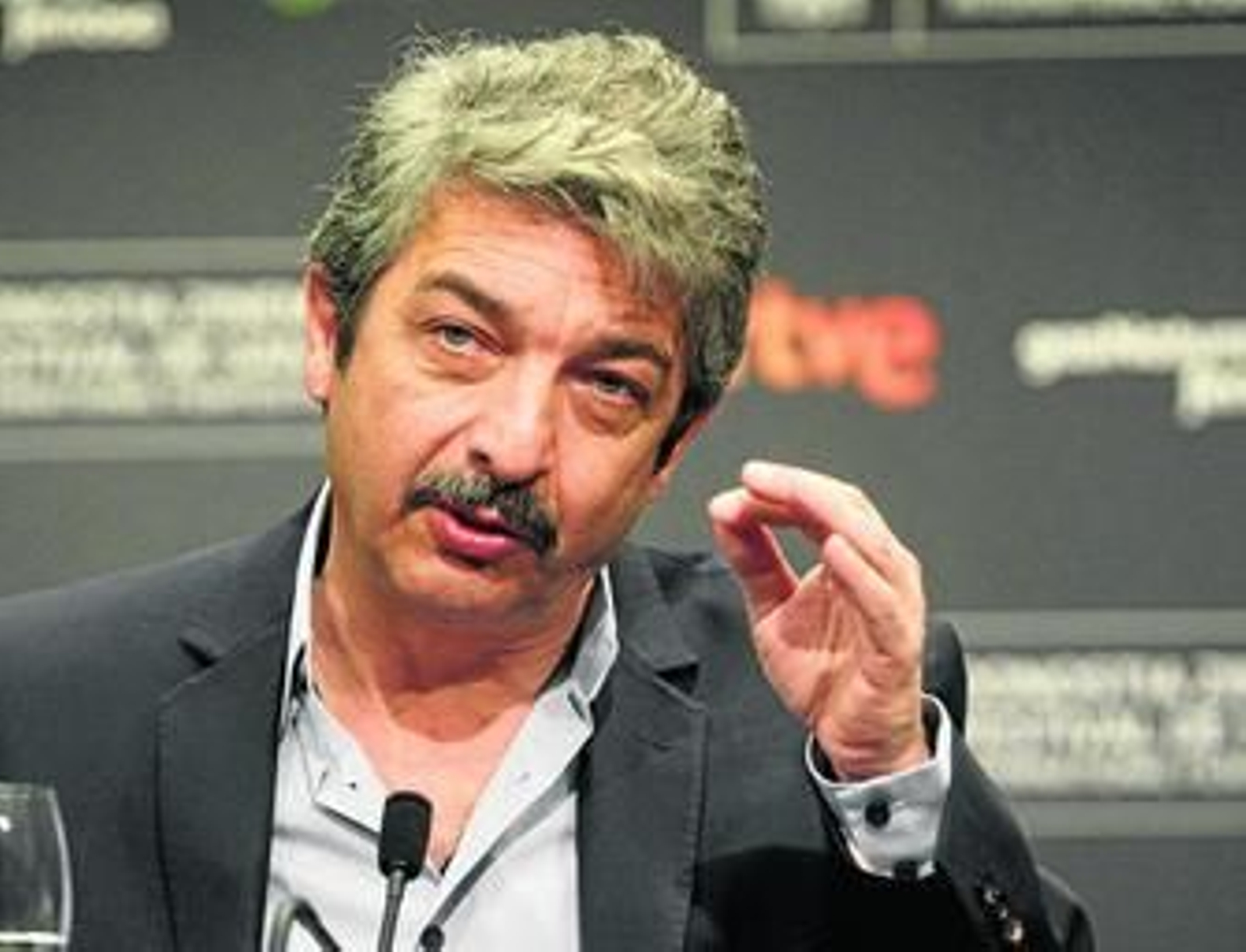 Ricardo Darín y la actriz argentina Dolores Fonzi, también presente en 'Truman', ayer en San Sebastián.