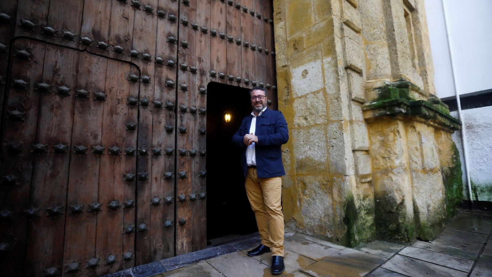 Rafa López, en la puerta de San Pablo.