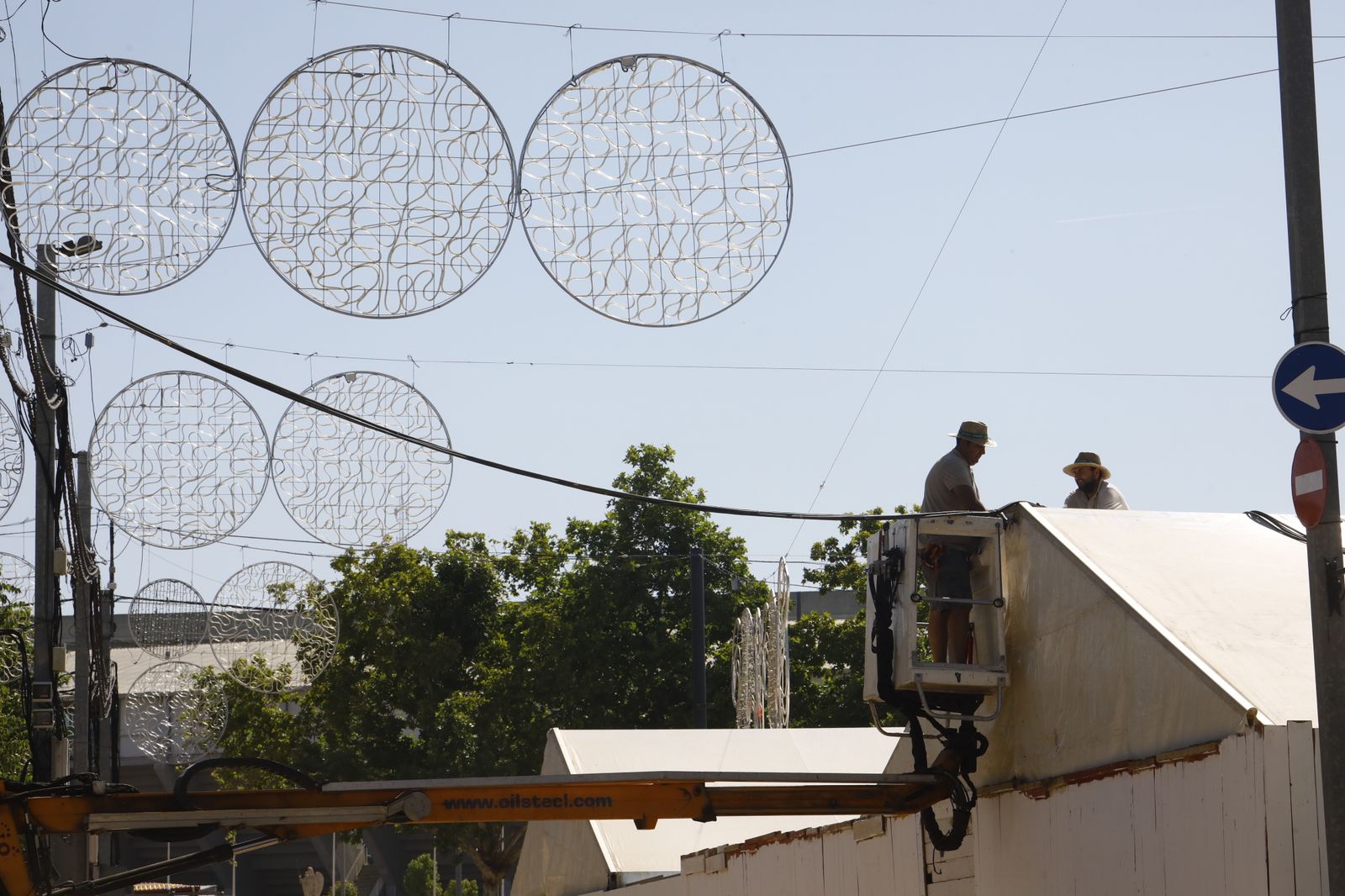 Un recorrido en imágenes por El Arenal a horas de que comience la Feria de Córdoba