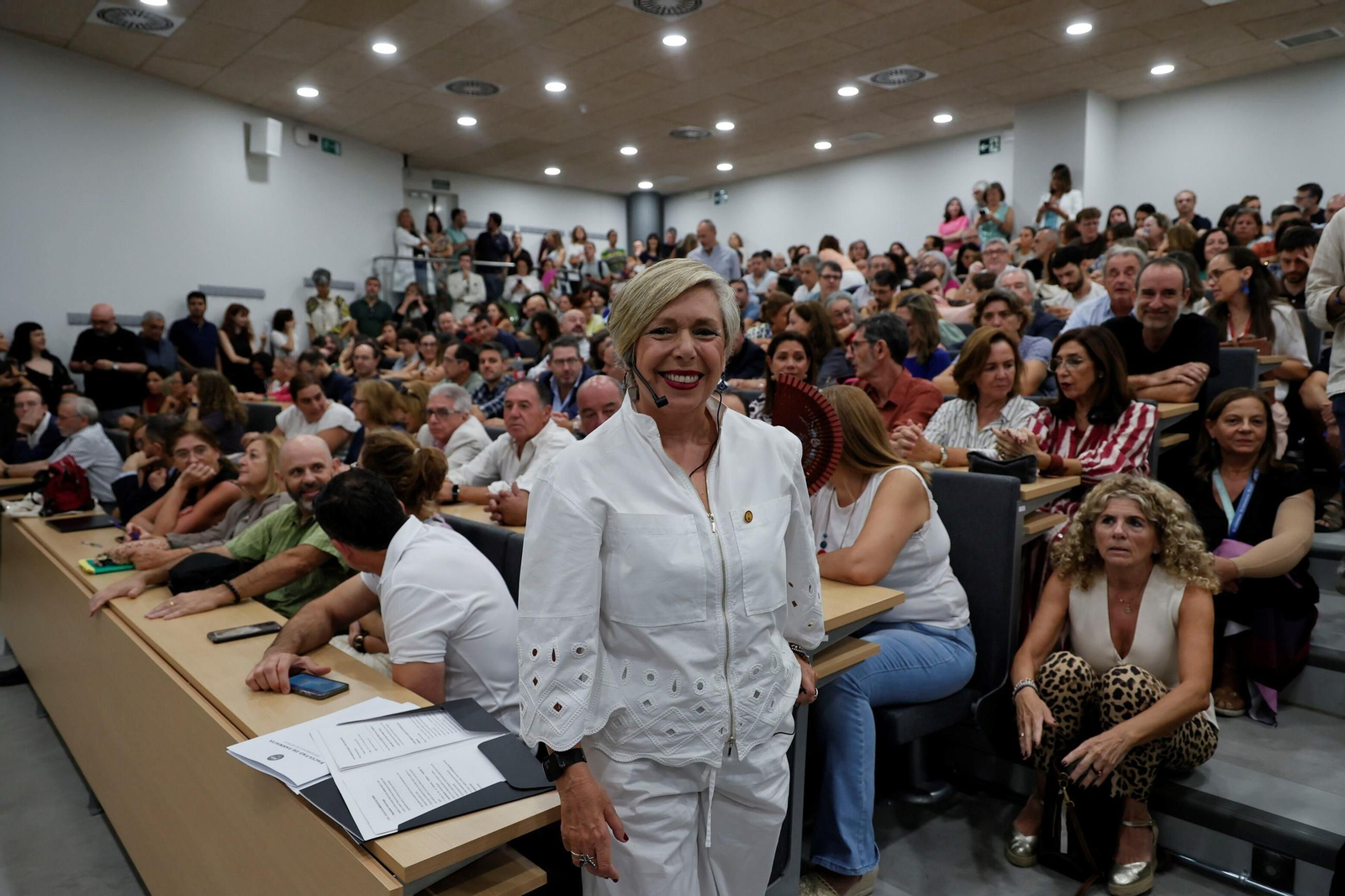 Carmen Vargas en el acto de apertura de la campaña electoral de la primera vuelta.