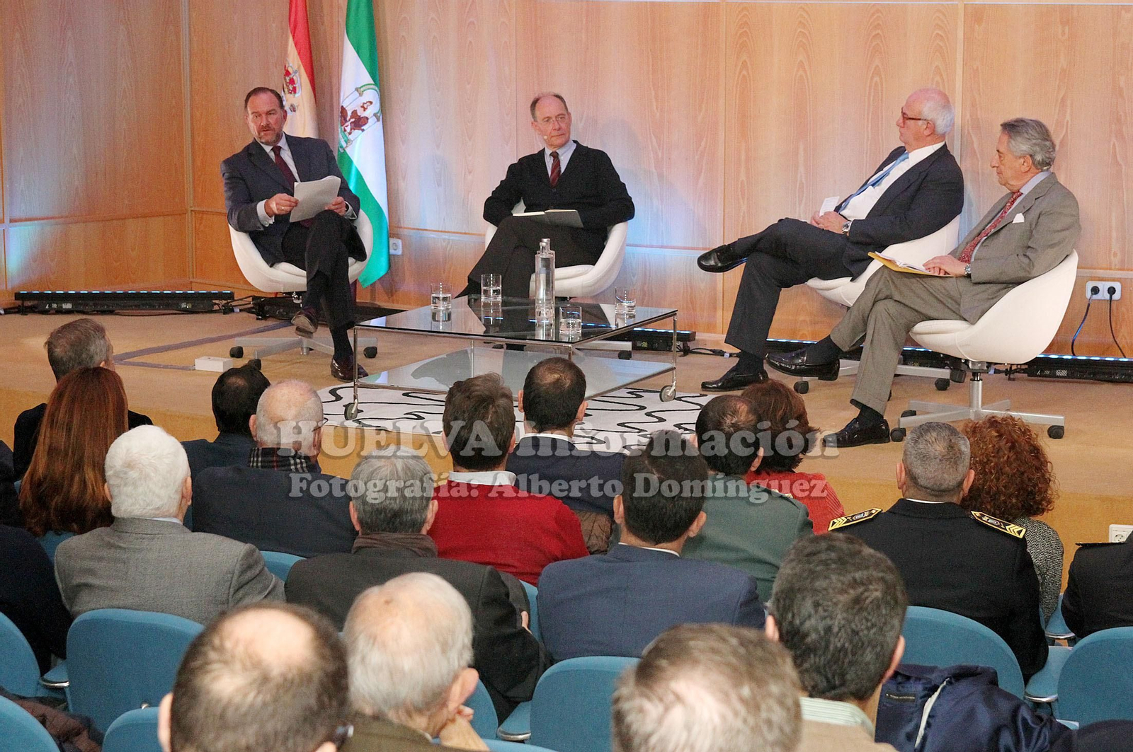 Mesa redonda en la FOE sobre retos y oportunidades de la transición energética, en imágenes