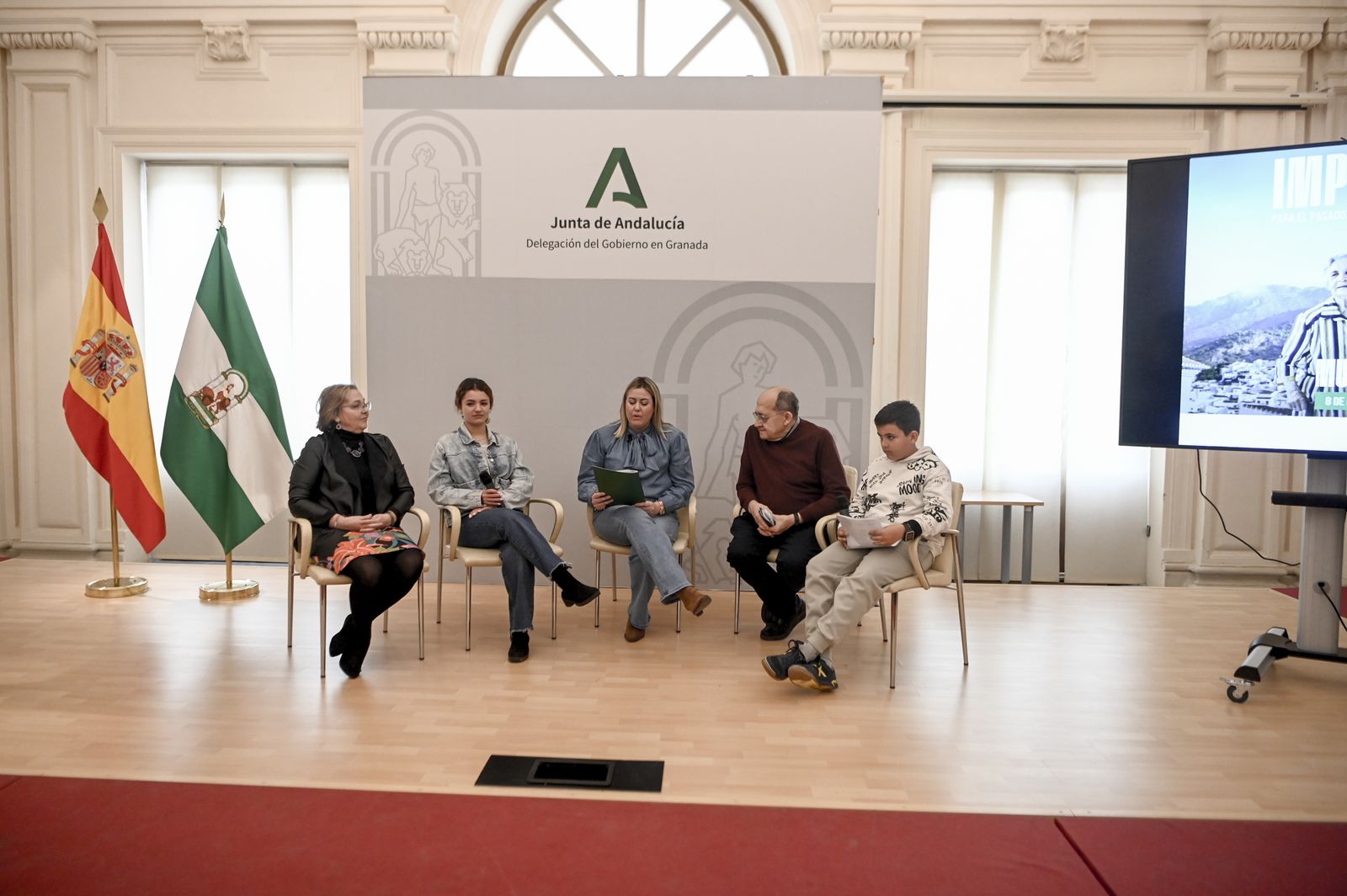 La Junta reconoce en Granada a las mujeres que "llevan muchos años abriéndose camino"
