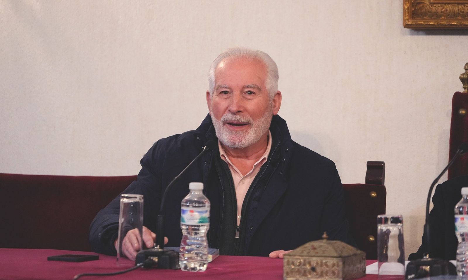 Castro Cotrino en la Academia de San Dionisio de Jerez durante la presentación de su libro, Las lágrimas no tienen sexo