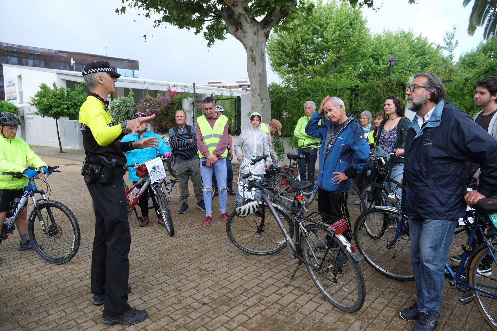 La 'bicifestación' para celebrar el Día de la Tierra en Córdoba, en imágenes
