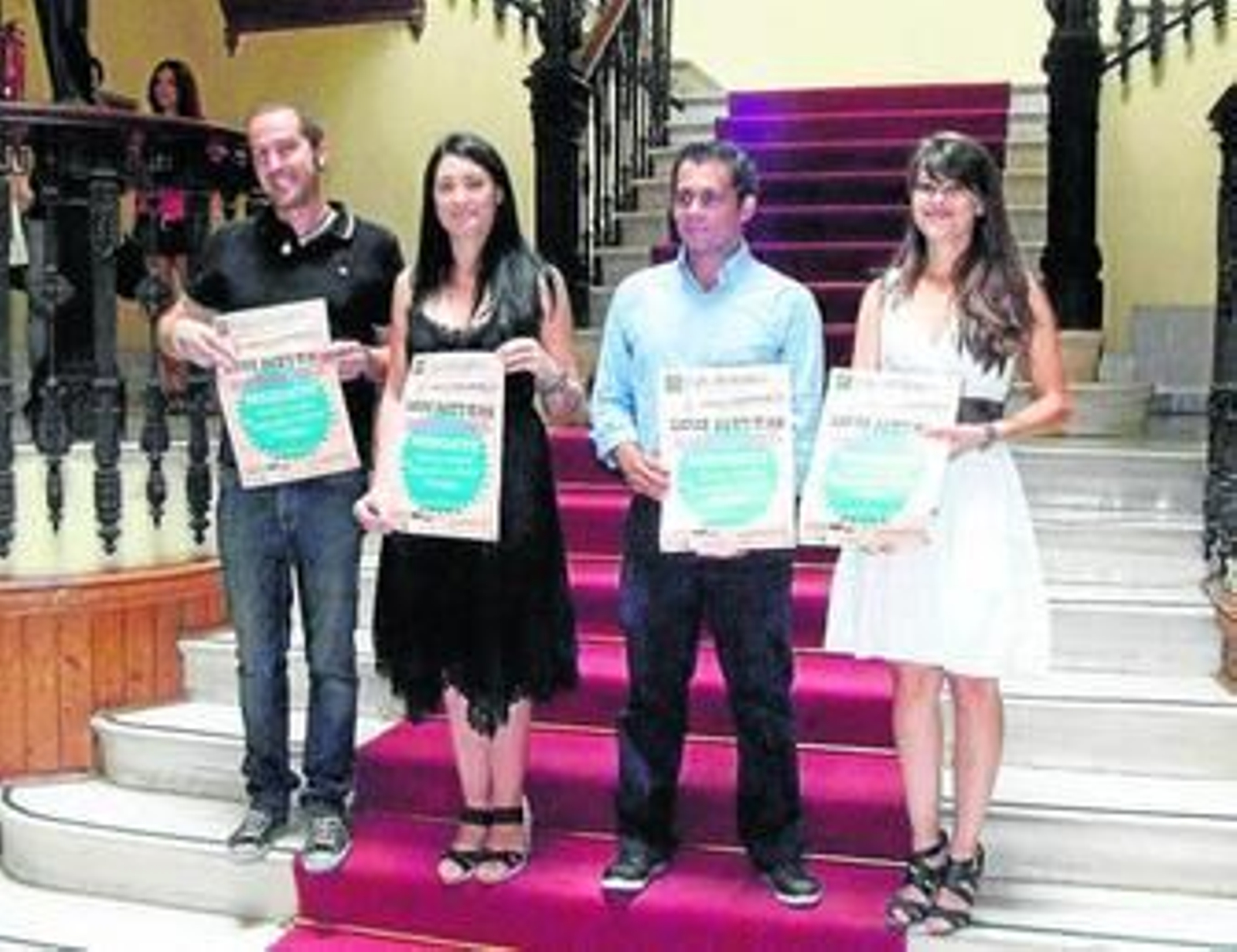 Raúl Perales junto a Anabel Mateos, Víctor Sola y la diputada Ángeles Martínez.