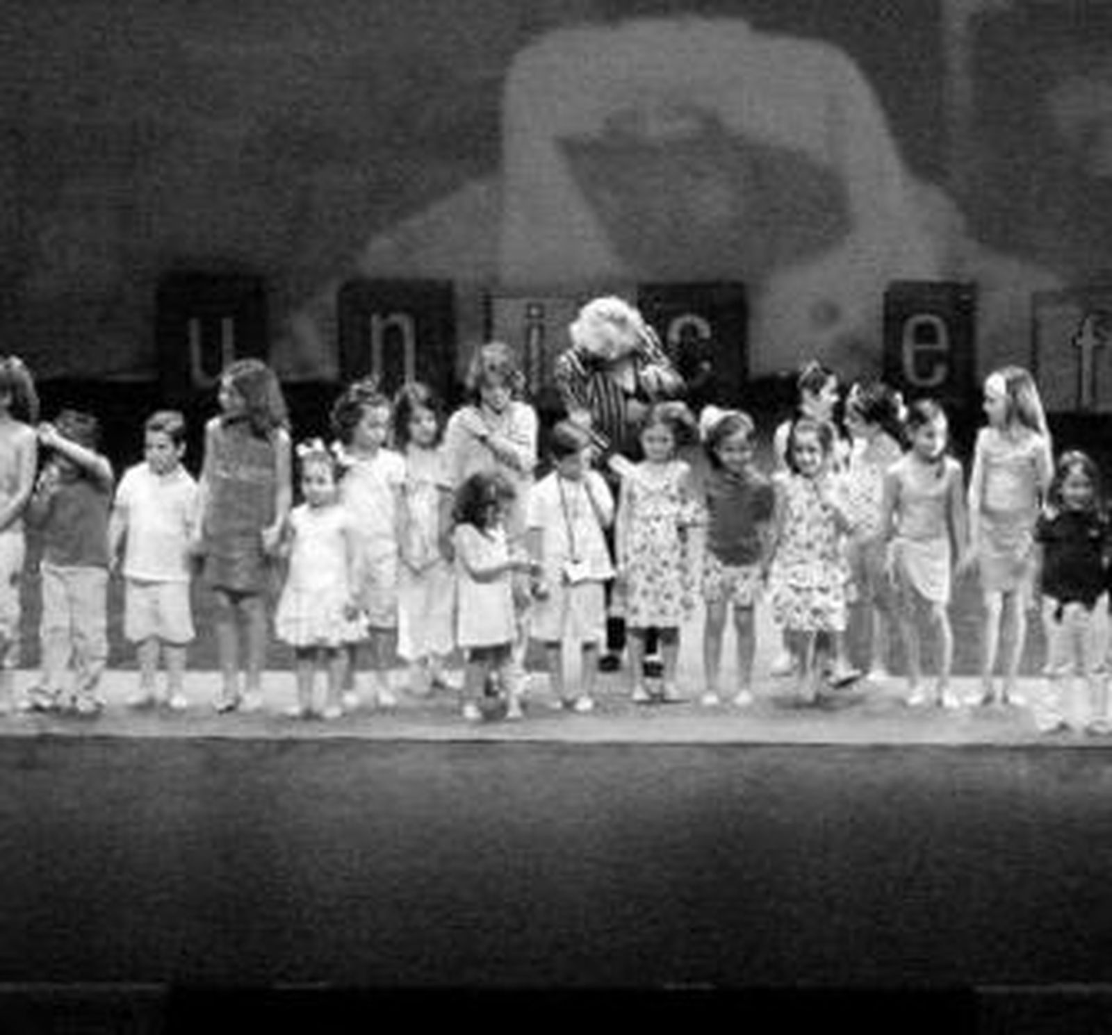 La asociación realizó recientemente un desfile de moda infantil.