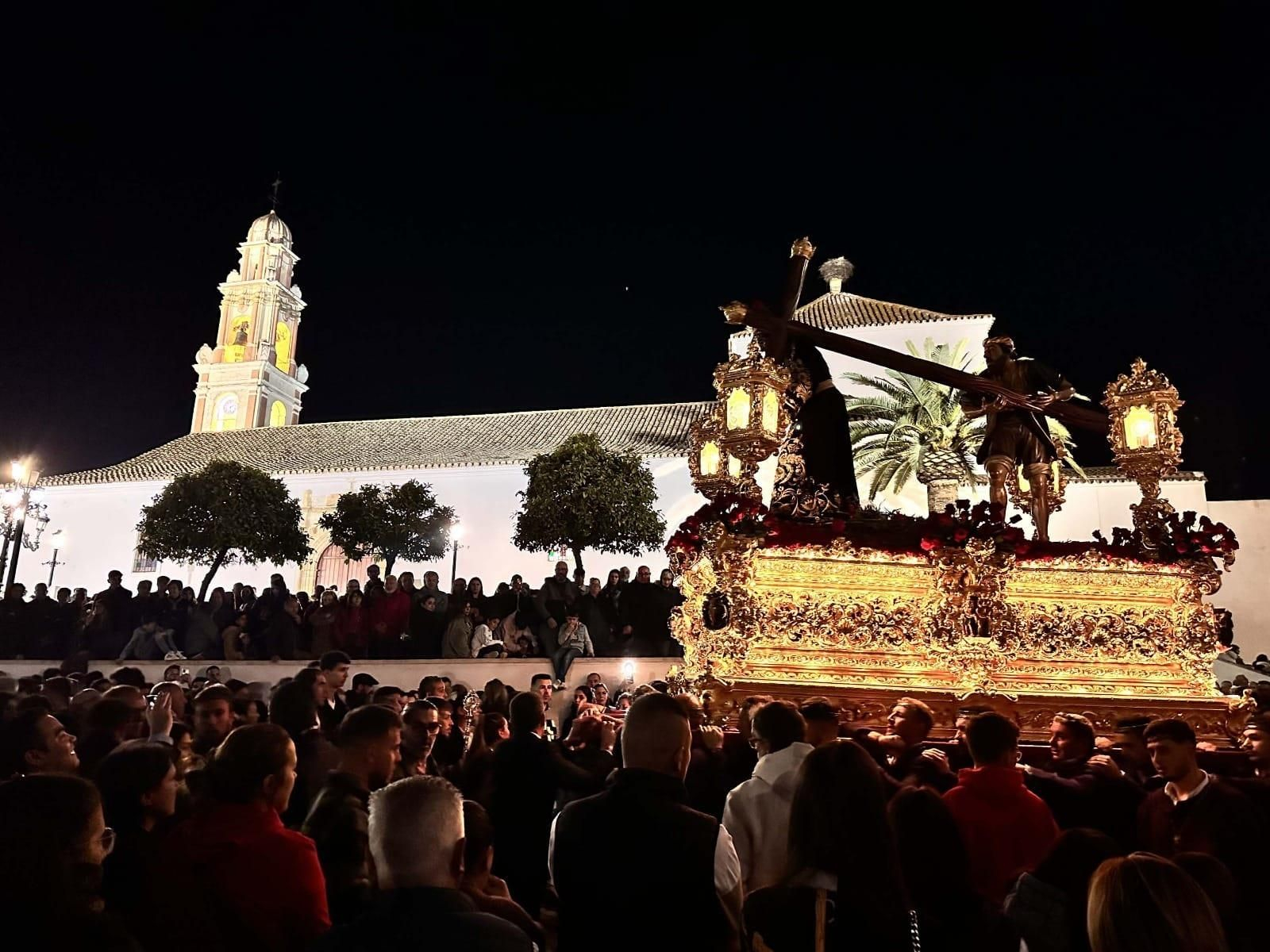 Ni en Sevilla ni en Málaga: La madrugá que tienes que vivir una vez en la vida está en este pueblo de Huelva Ni en Sevilla ni en Málaga: La madrugá que tienes que vivir una vez en la vida está en este pueblo de Huelva