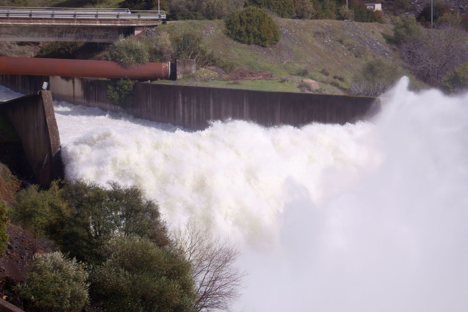 Las espectaculares imágenes del desembalse de San Rafael de Navallana en Córdoba