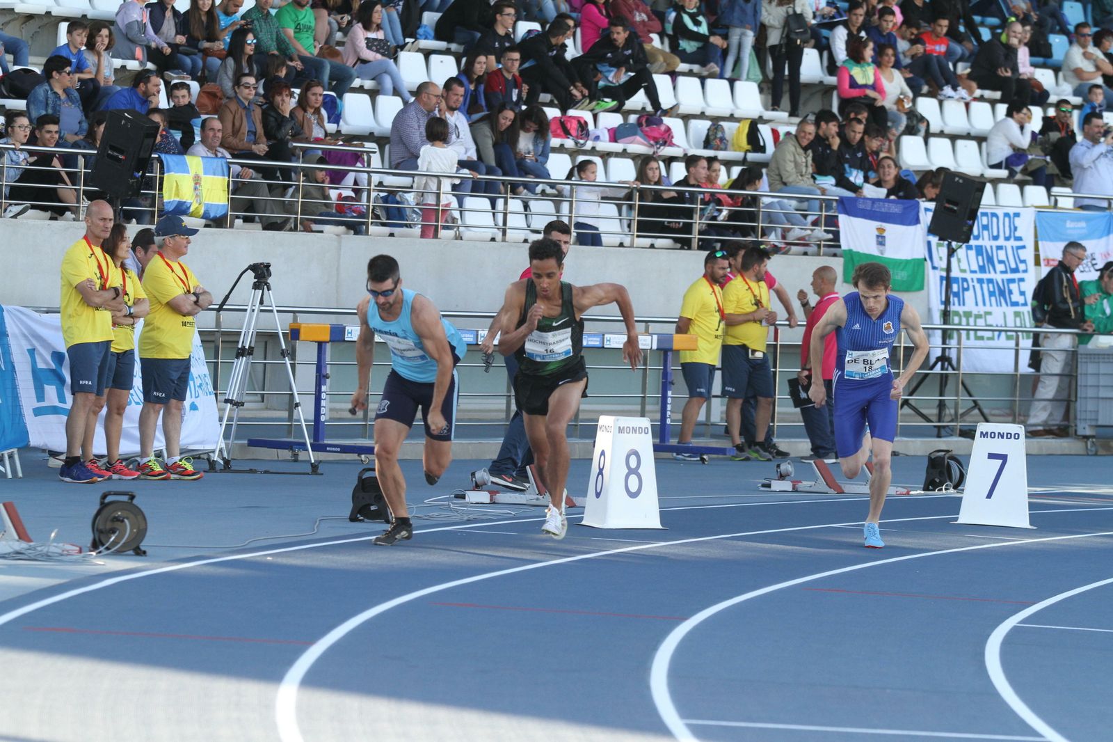 Varios atletas toman la salida en una prueba de la pasada edición.