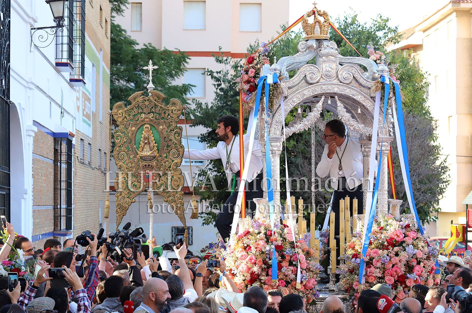 Imágenes de la Hermandad del Rocío de Huelva en su salida. Rocío 2019