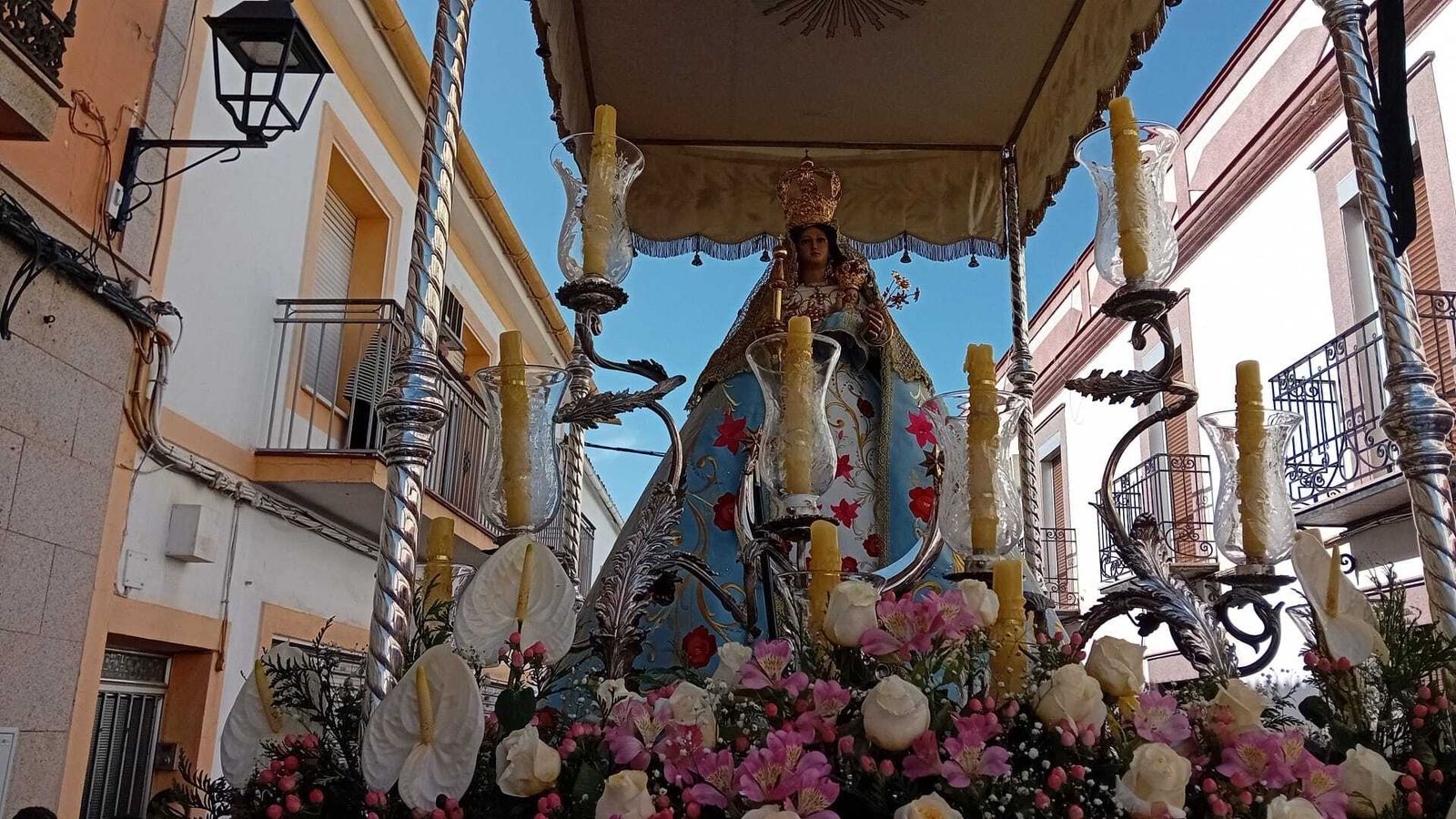 La Virgen del Sol recorre las calles de Adamuz, en imágenes