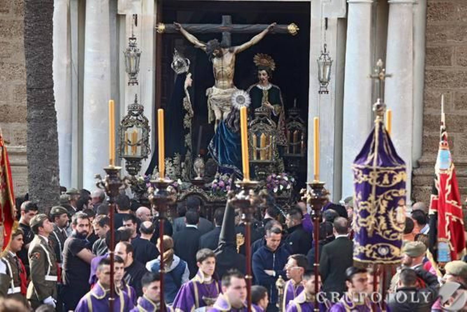 Venerable, Real, Militar y Nacional Cofradía del Santísimo Cristo de la Piedad y María Santísima de las Lágrimas.

Foto: Jesus Marin