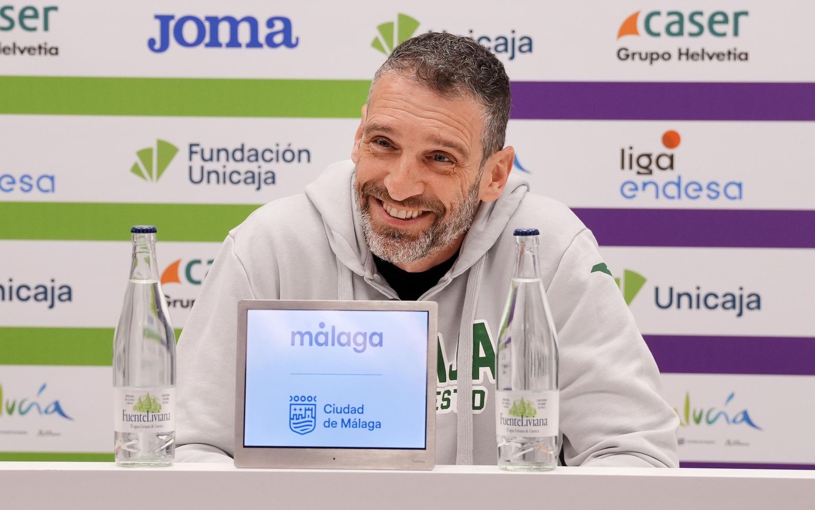 Ibon Navarro sonríe en la sala de prensa.