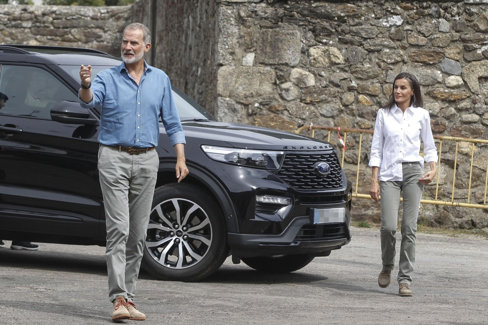 Las fotos de la visita de los Reyes a las zonas afectadas por los incendios en Sanabria y Las Médulas