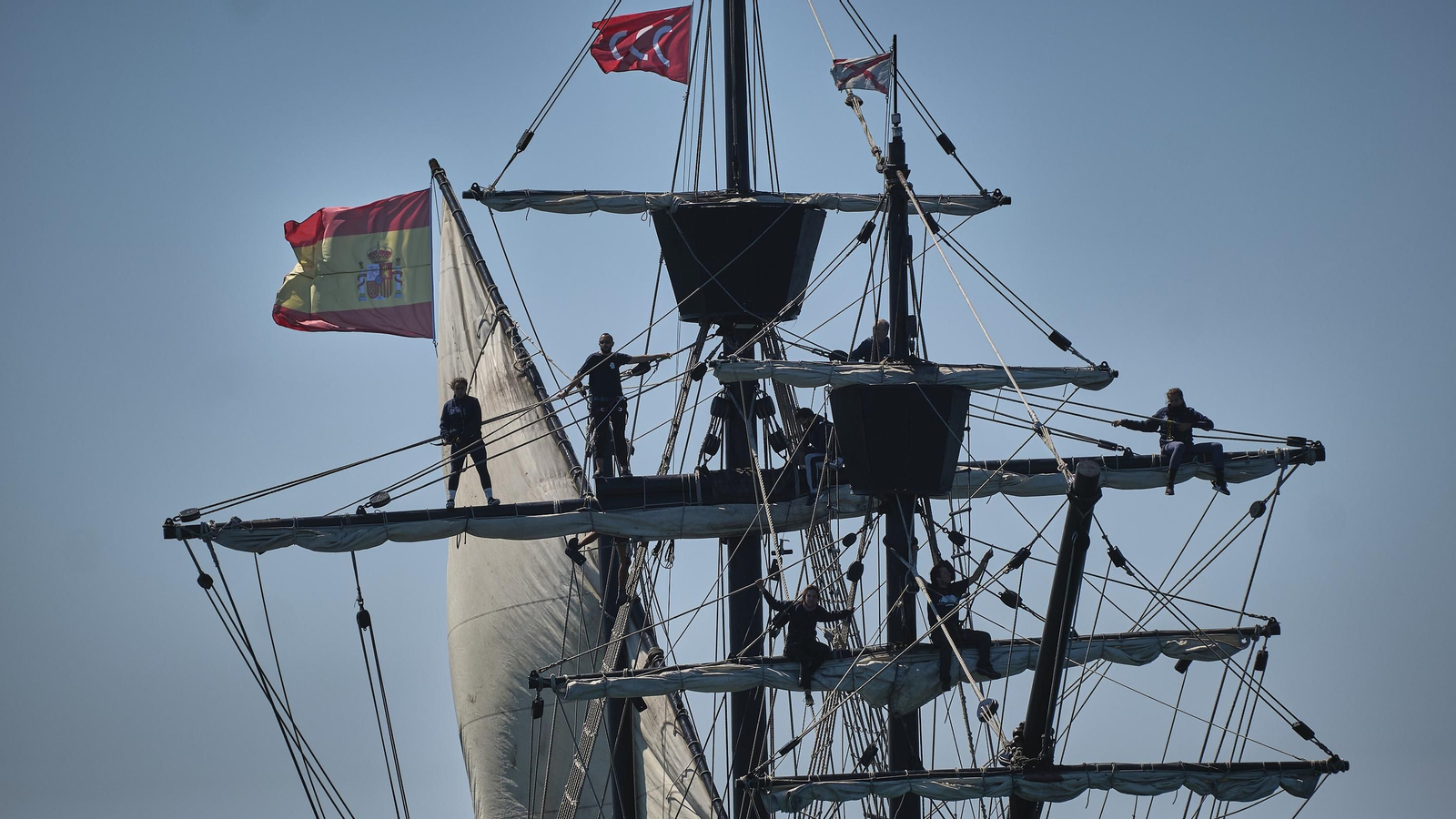 Parada naval y aérea en homenaje a Elcano en aguas de Sanlúcar. Parada naval y aérea en homenaje a Elcano en aguas de Sanlúcar.