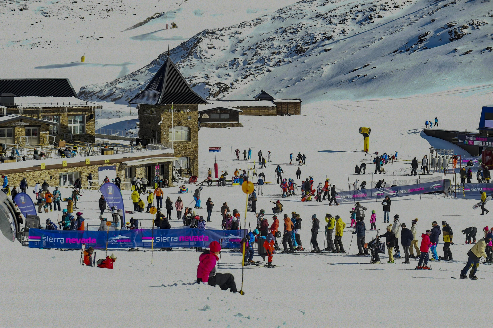 Fotos: así fue el primer día de la temporada de esquí en Sierra Nevada