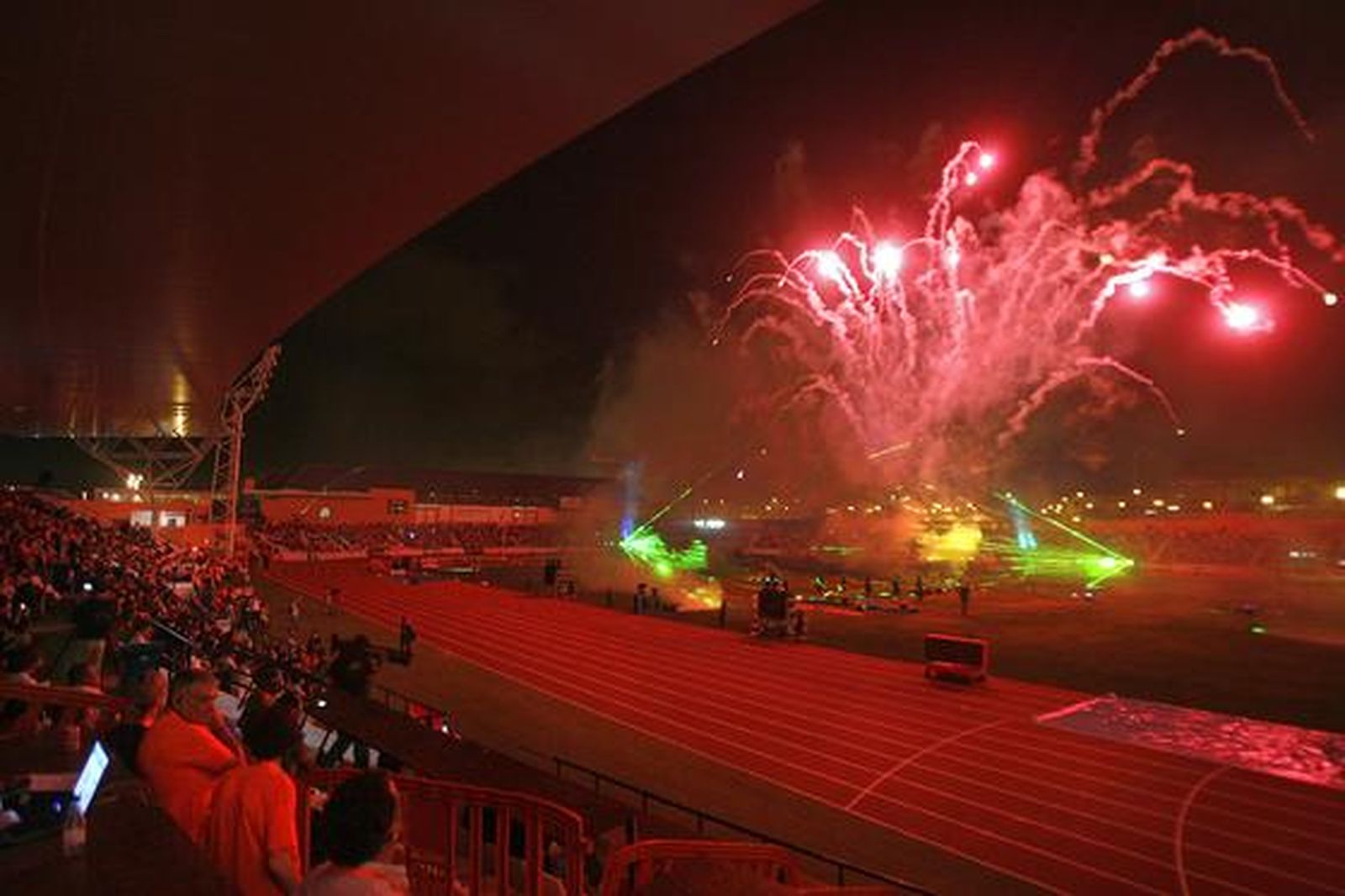 Luz y color en Bahía Sur en la ceremonia de apertura de los XIV Juegos Iberoamericanos San Fernando 2010. 

Foto: Elias Pimentel y Joaquin Pino