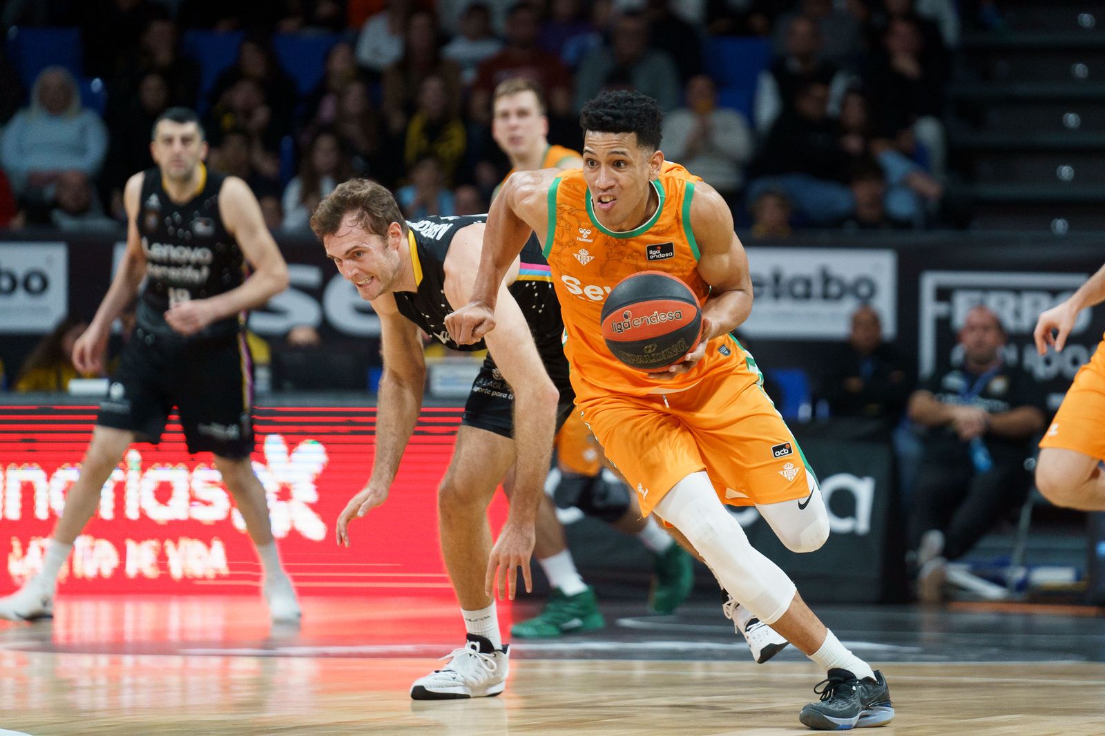 Tyson Pérez en su debut con el Betis Baloncesto