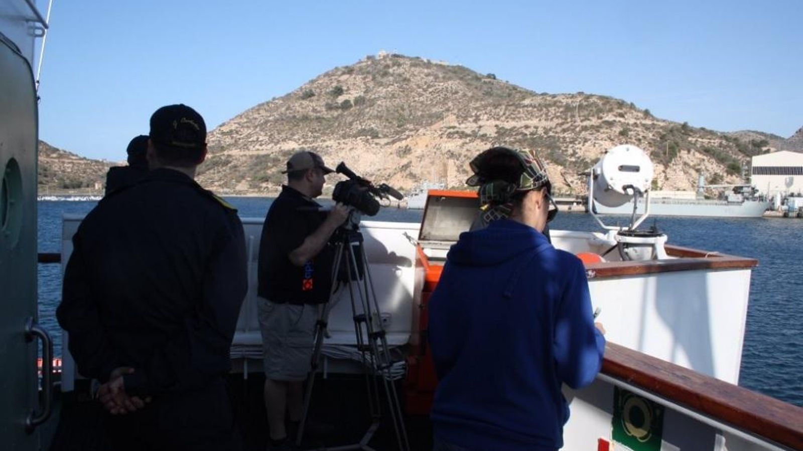 Científicos a bordo del buque Hespérides recorriendo y cartografiando el Mar de Alborán.