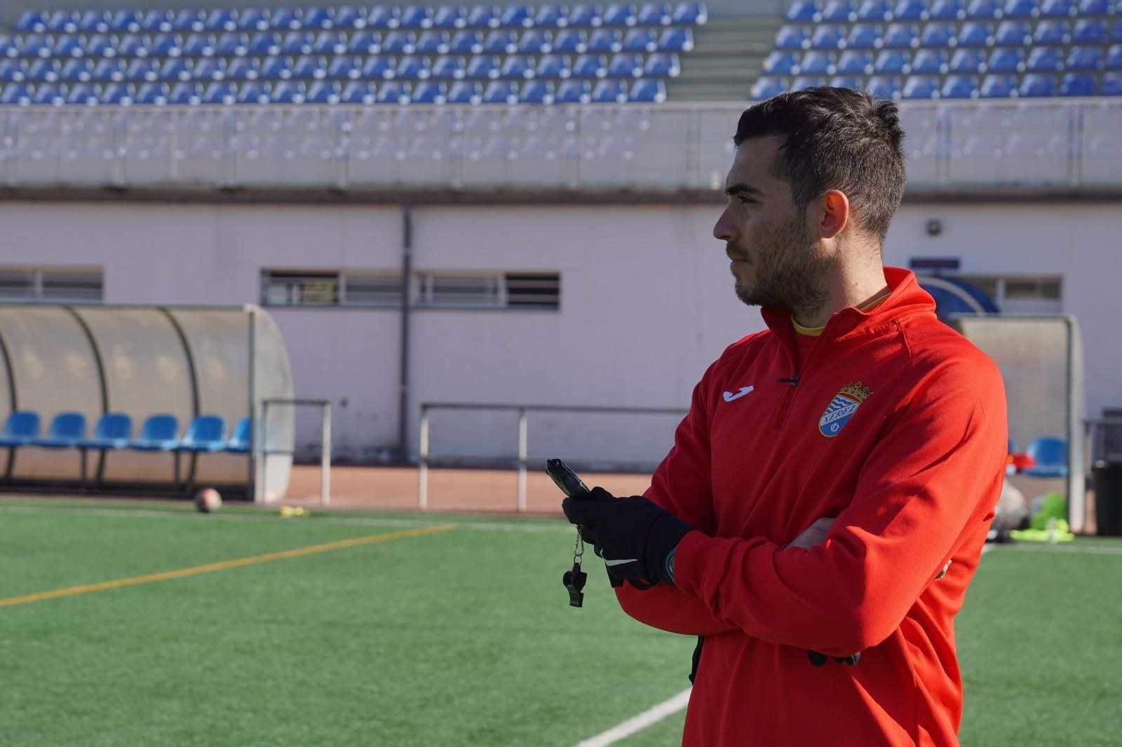 Felipe Franco, preparador físico del Xerez CD, controlando una sesión de trabajo en La Granja.