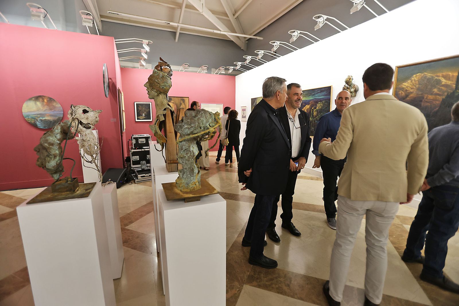Imágenes de la inauguración de la muestra 'Camino de Perfección' del pintor Antonio Belmonte