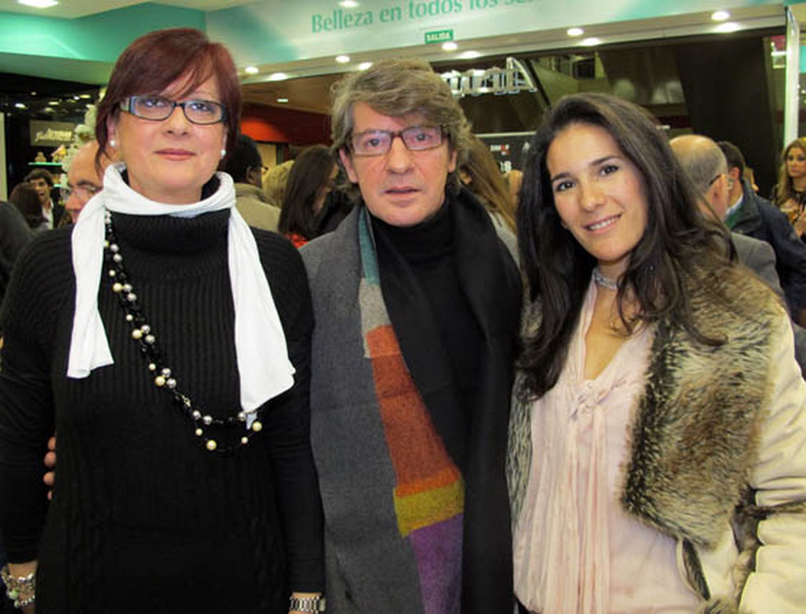 Los diseñadores Carmen del Marco y Daniel Carrasco, con la maquilladora Marta Vera (MakeUp).

Foto: Victoria Ramírez