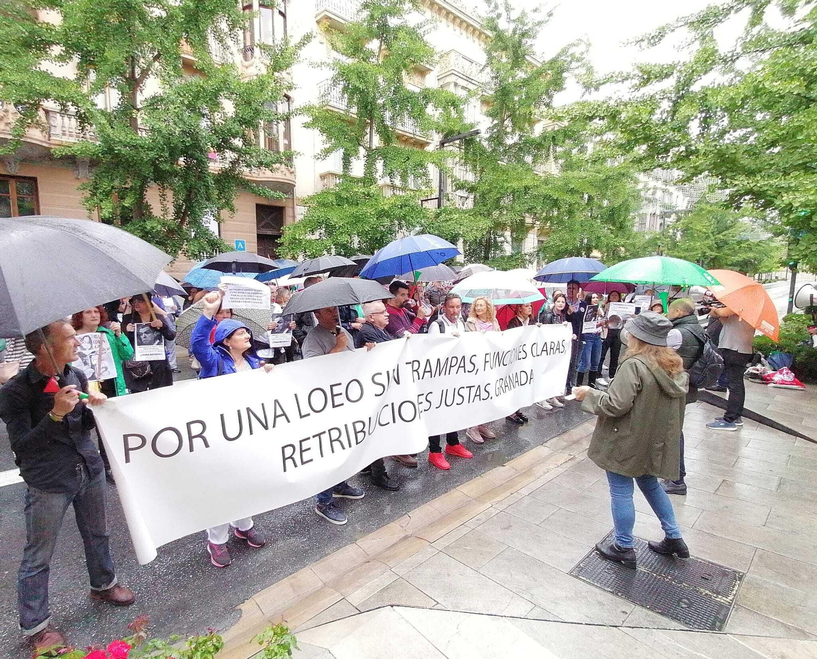 Cacerolada protesta de los funcionarios Justicia en Granada