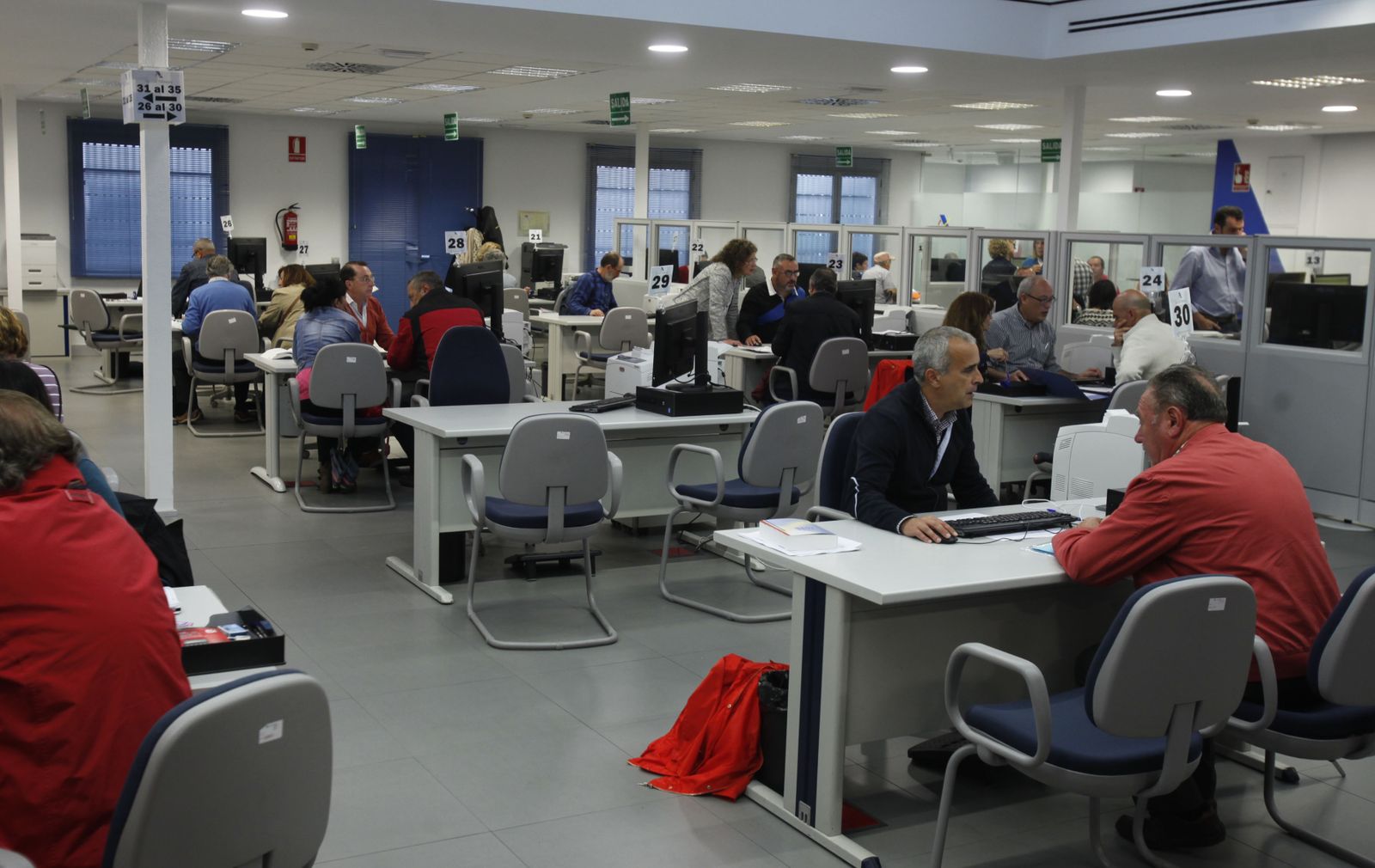 Oficina de la Agencia Triburaria para atender al contribuyente en la campaña de la renta.