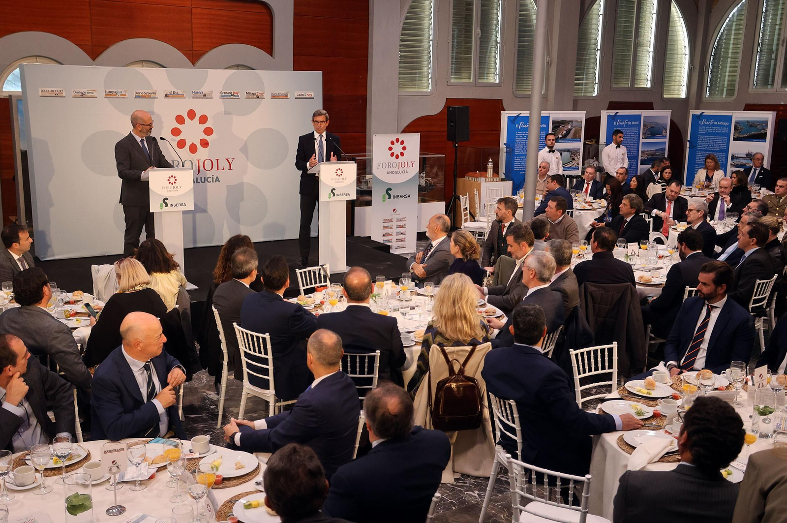 Imágenes del desayuno-coloquio con Jorge Paradela en el Foro Joly Andalucía celebrado en Huelva