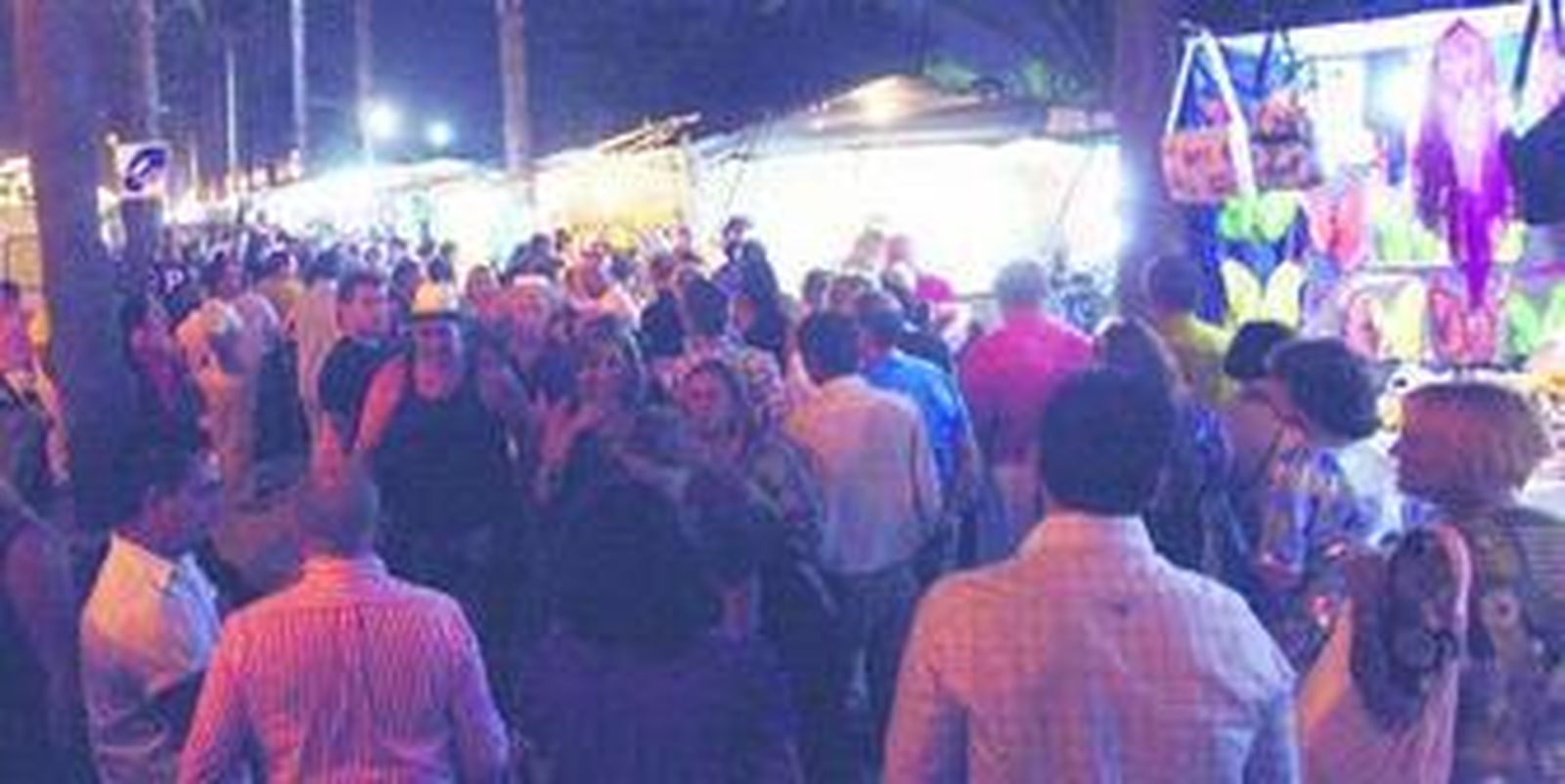 Instantánea de la zona de puestos, a rebosar como puede apreciarse en la instantánea.