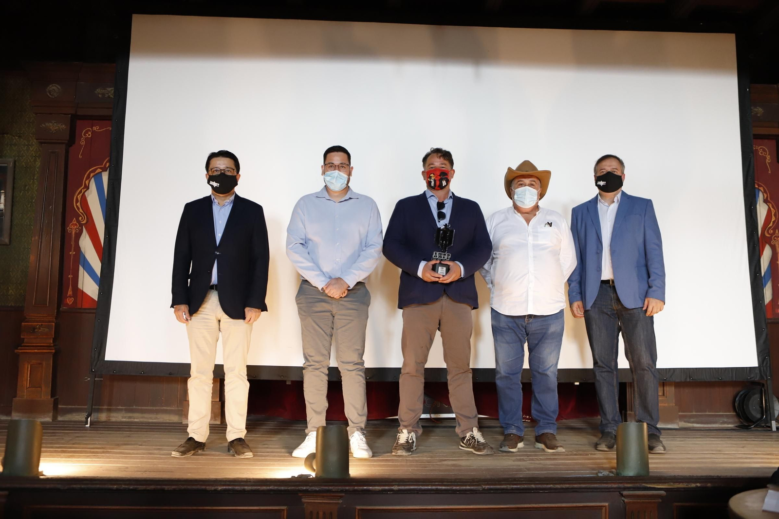 Acto de entrega del premio Desierto de Tabernas a Babieka Films.