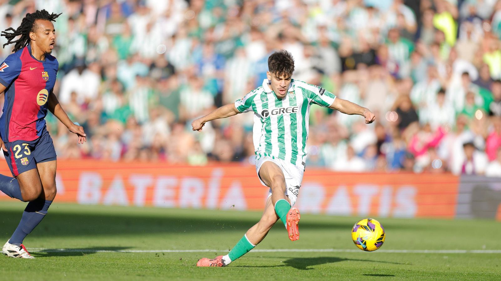 Abde dispara en el mano a mano que falló ante Iñaki Peña.