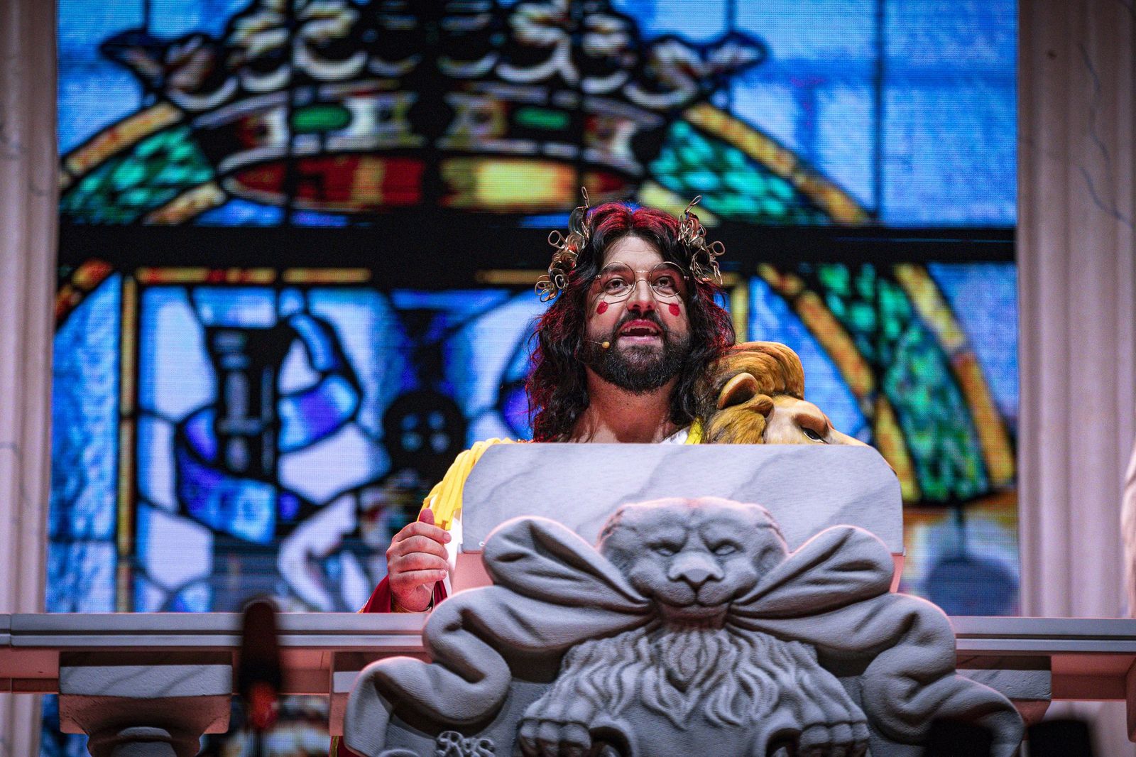 Las imágenes del pregón y la boda de Manu Sánchez en el Carnaval de Cádiz 2026