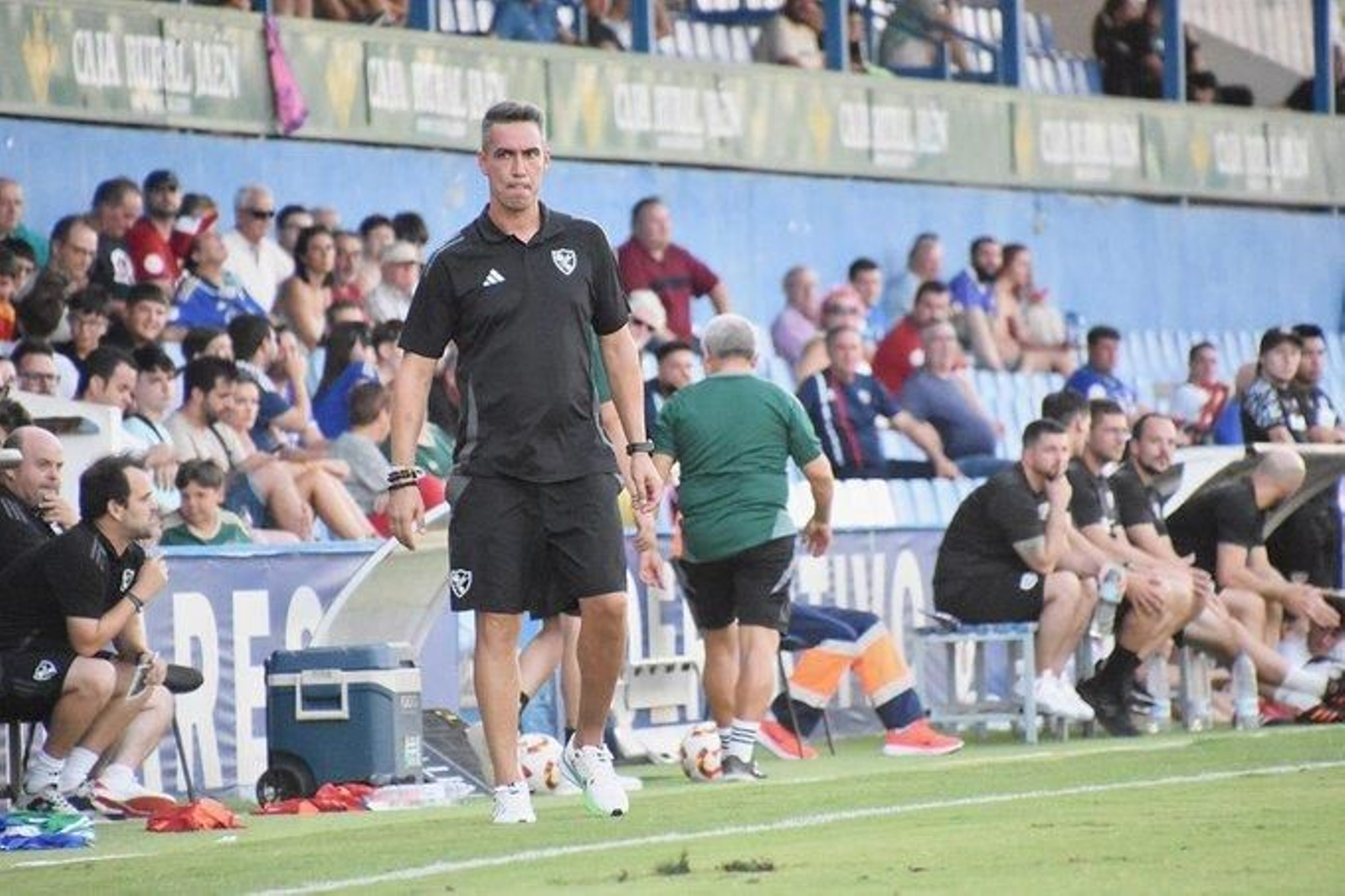 Juan Antonio Milla debuta de manera oficial en el banquillo de Linarejos este sábado.