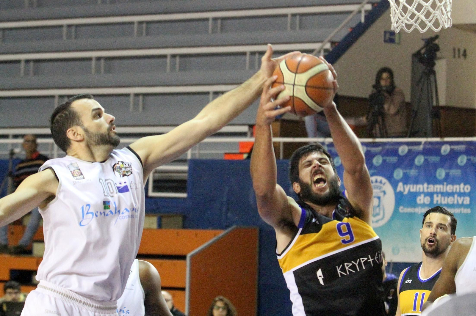 Lance del encuentro del Krypteia Capital celebrado ayer en el Andrés Estrada ante el Benahavís Lance del encuentro del Krypteia Capital celebrado ayer en el Andrés Estrada ante el Benahavís