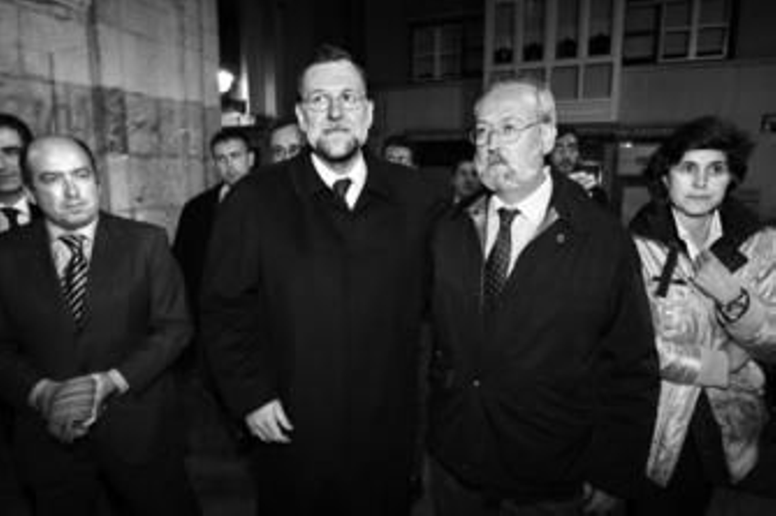 Mariano Rajoy, acompañado por María San Gil, Carmelo Barrio (i) y Eugenio Azpiroz, en Mondragón. Mariano Rajoy, acompañado por María San Gil, Carmelo Barrio (i) y Eugenio Azpiroz, en Mondragón.