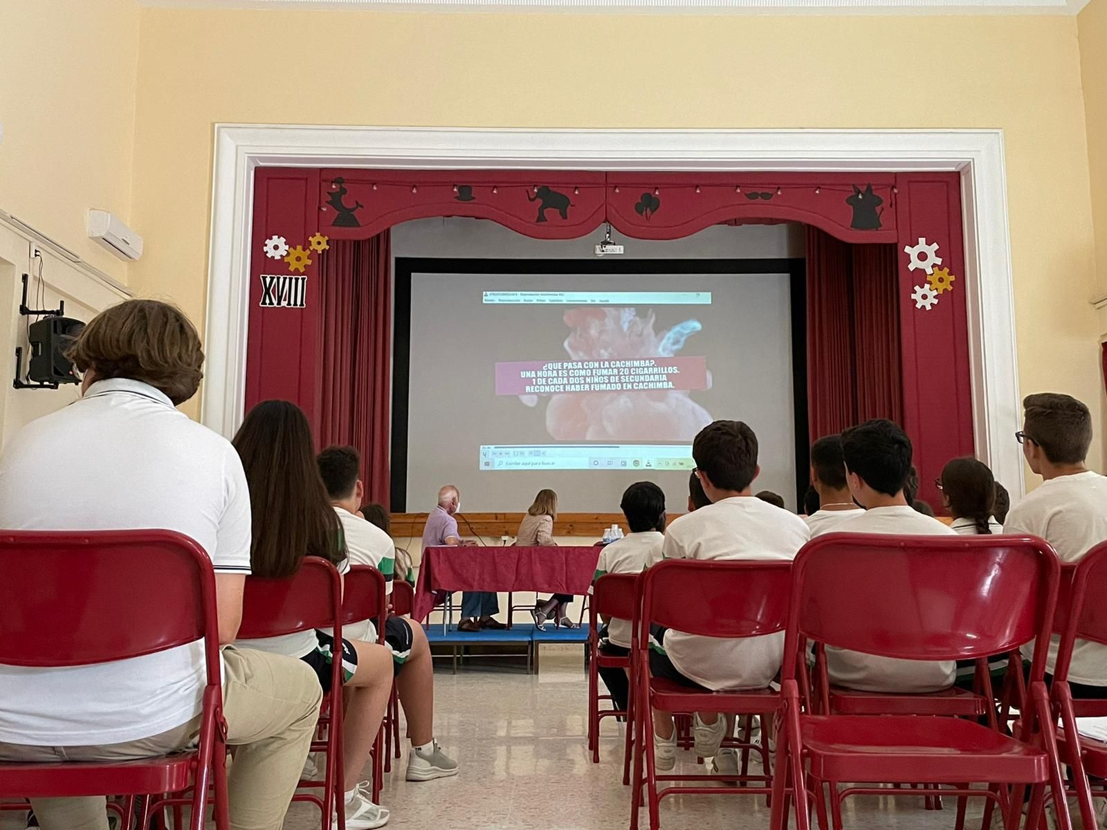 El Hospital Juan Ramón Jiménez conciencia a los escolares sobre el peligro del tabaco.