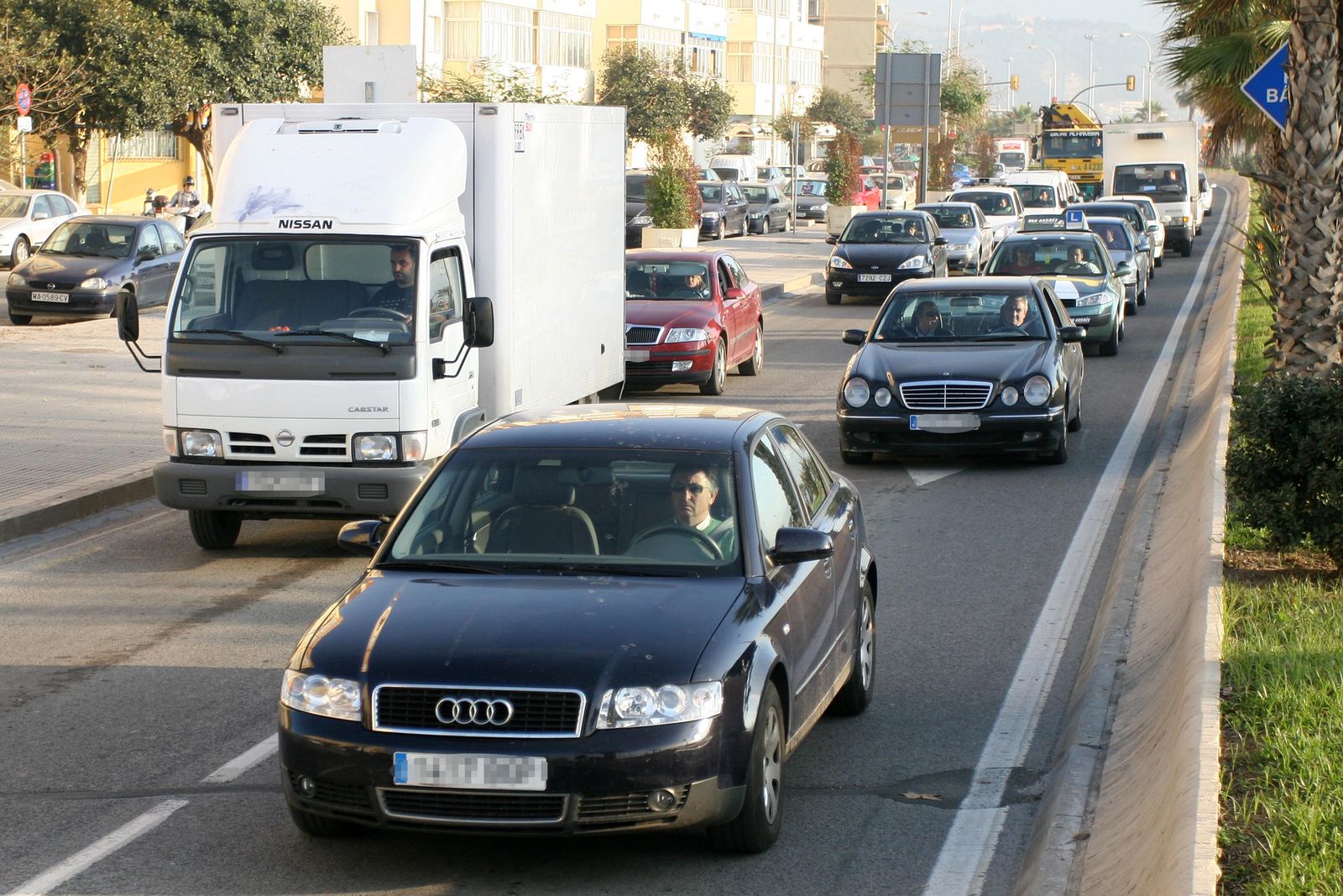 Coches en el paseo marítimo Antonio Machado, en una imagen de archivo.